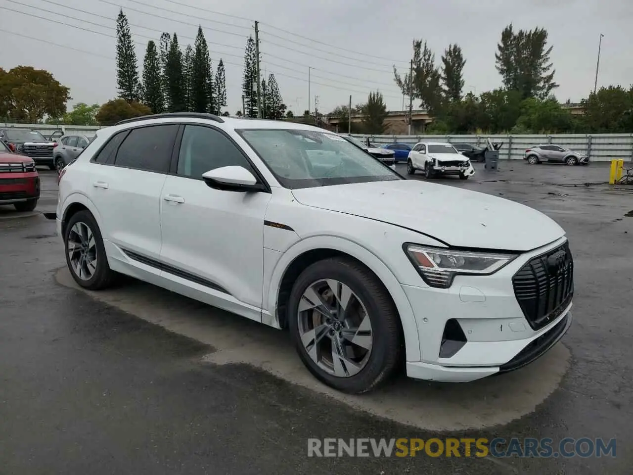 4 Photograph of a damaged car WA1AAAGE9NB038342 AUDI E-TRON 2022