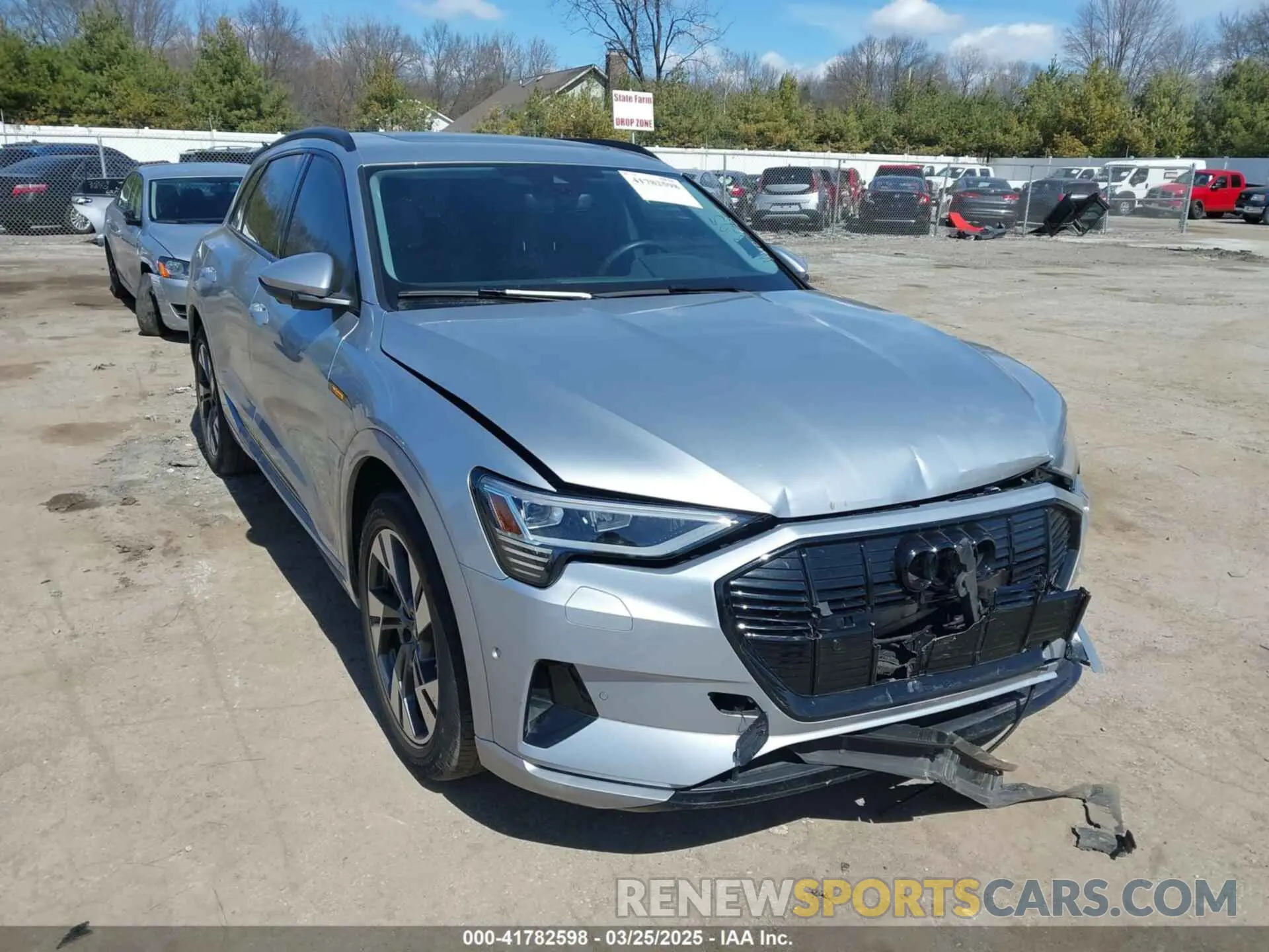 1 Photograph of a damaged car WA1AAAGEXNB047650 AUDI E-TRON 2022