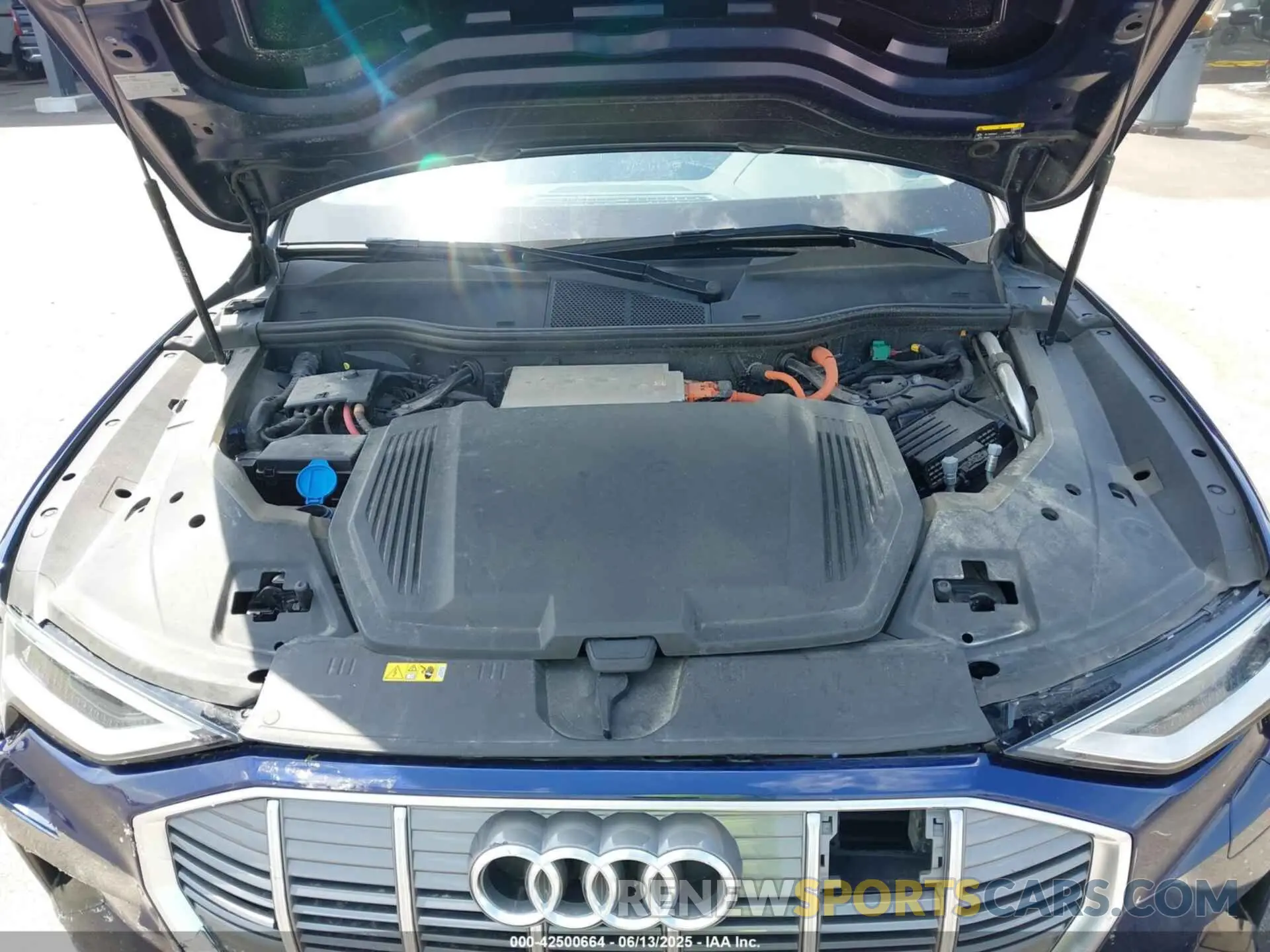 10 Photograph of a damaged car WA1AABGE6NB022332 AUDI E-TRON 2022