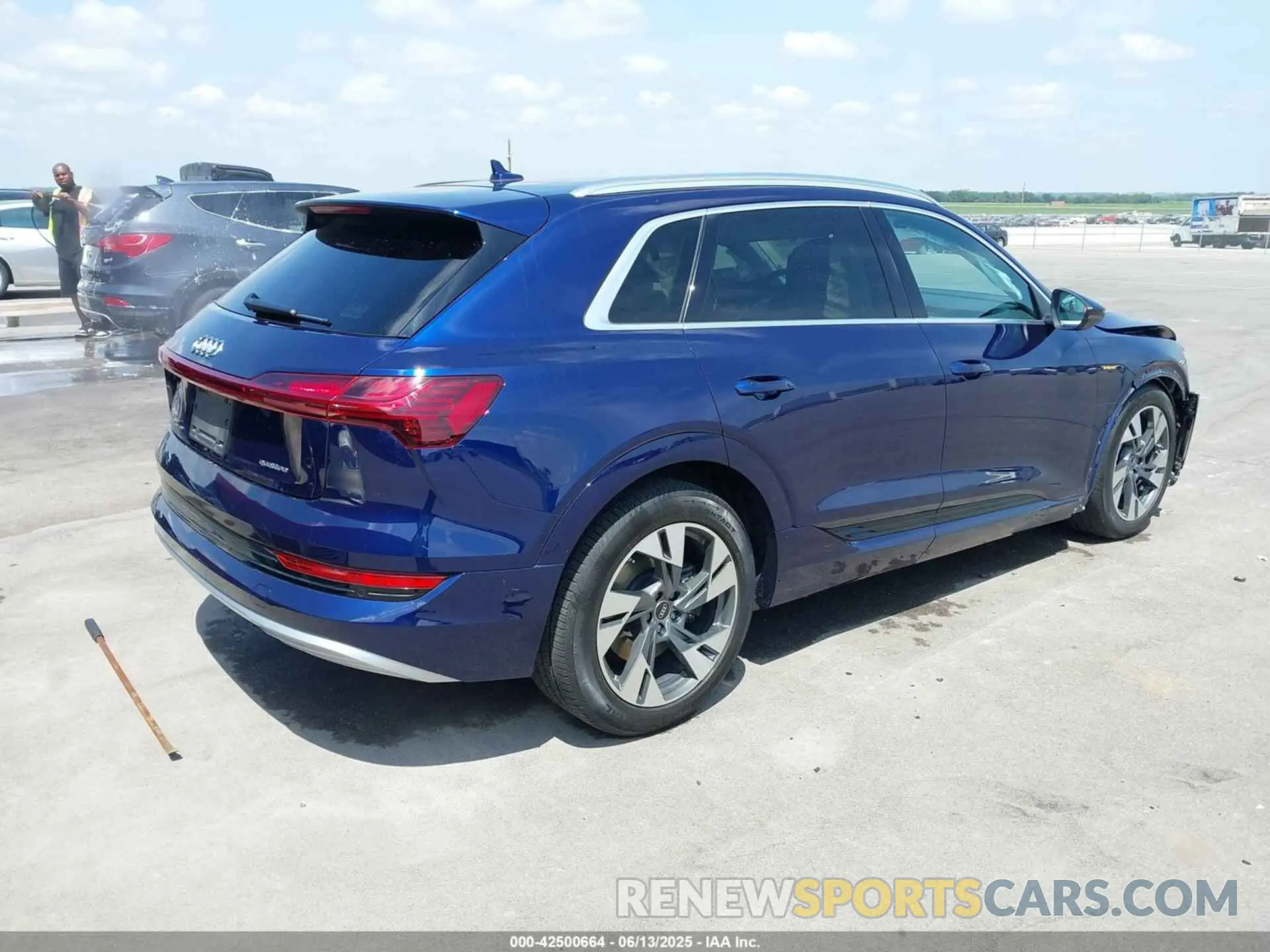 4 Photograph of a damaged car WA1AABGE6NB022332 AUDI E-TRON 2022