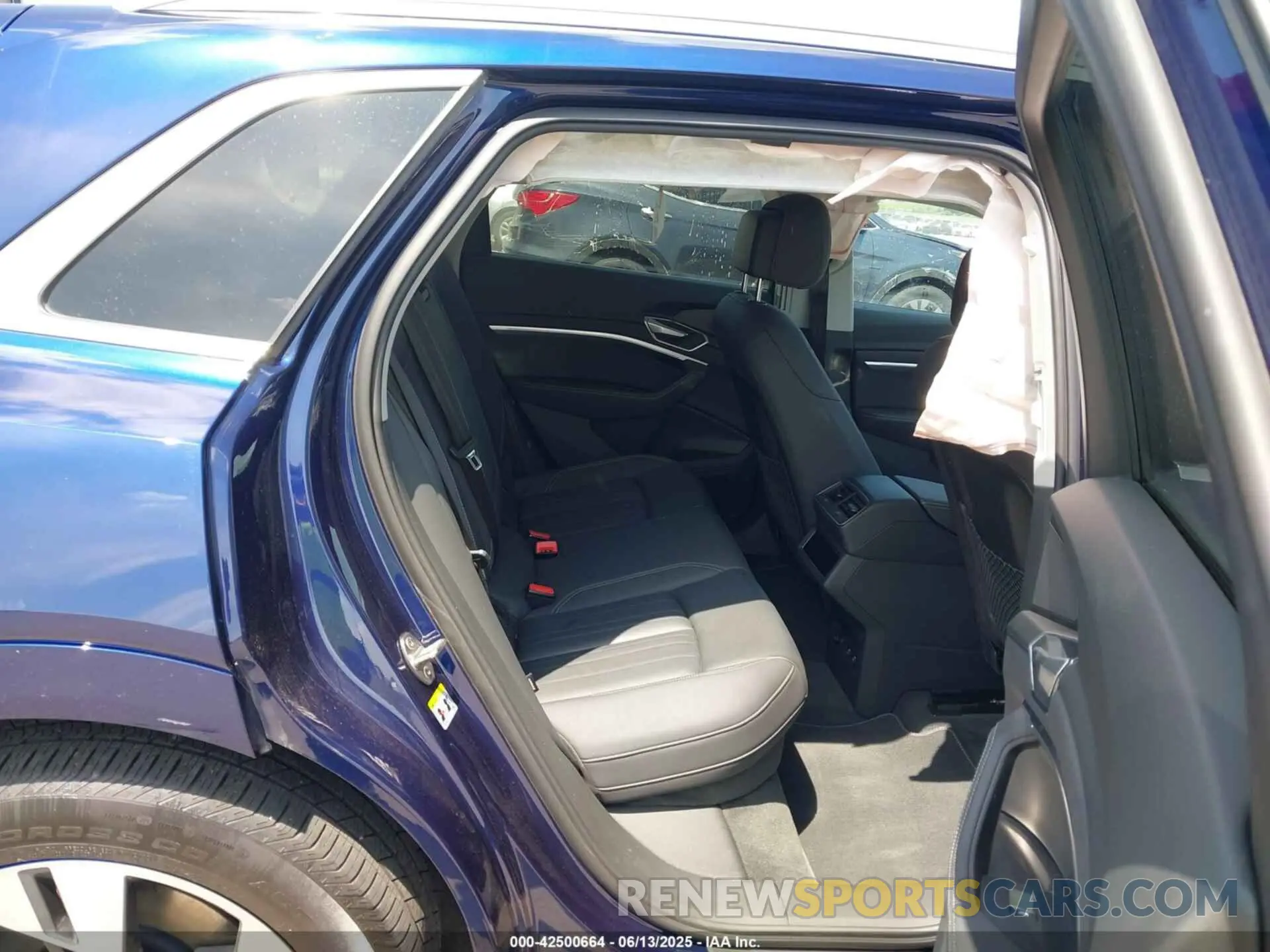 8 Photograph of a damaged car WA1AABGE6NB022332 AUDI E-TRON 2022