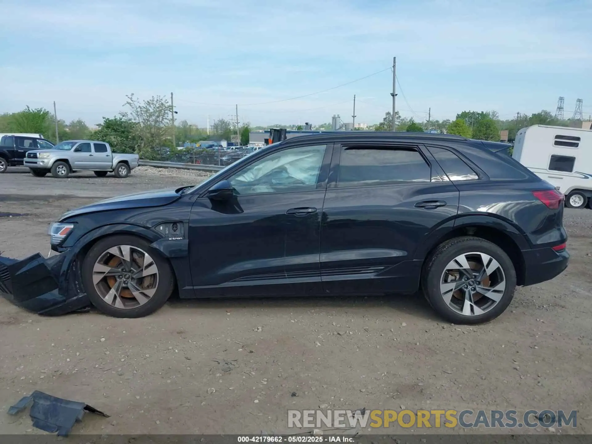 13 Photograph of a damaged car WA1AABGE7NB024560 AUDI E-TRON 2022