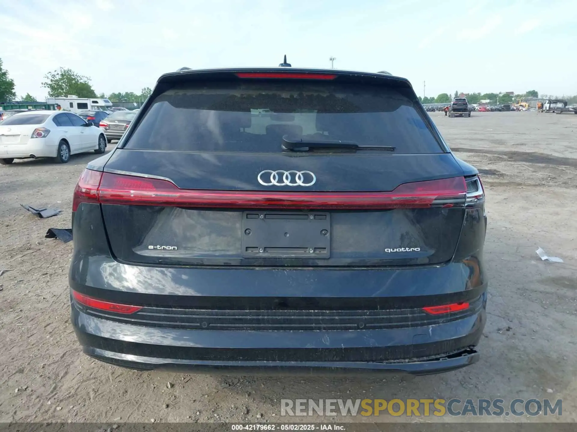 15 Photograph of a damaged car WA1AABGE7NB024560 AUDI E-TRON 2022