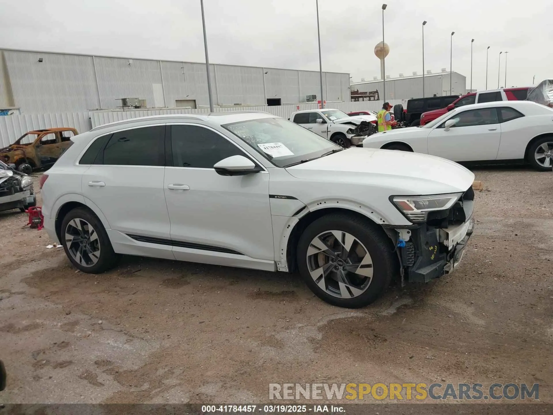 14 Photograph of a damaged car WA1LAAGE6NB033284 AUDI E-TRON 2022