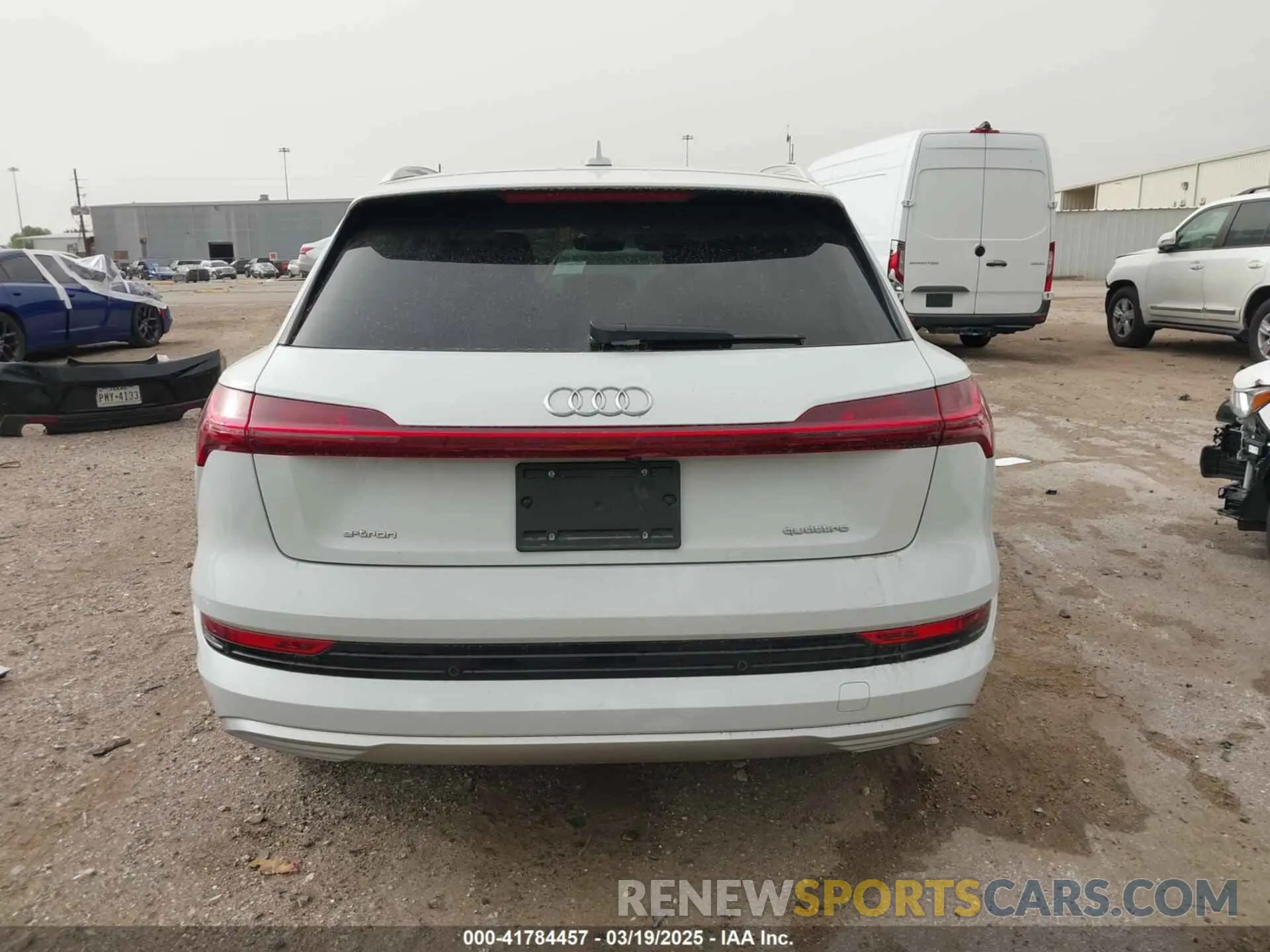 17 Photograph of a damaged car WA1LAAGE6NB033284 AUDI E-TRON 2022