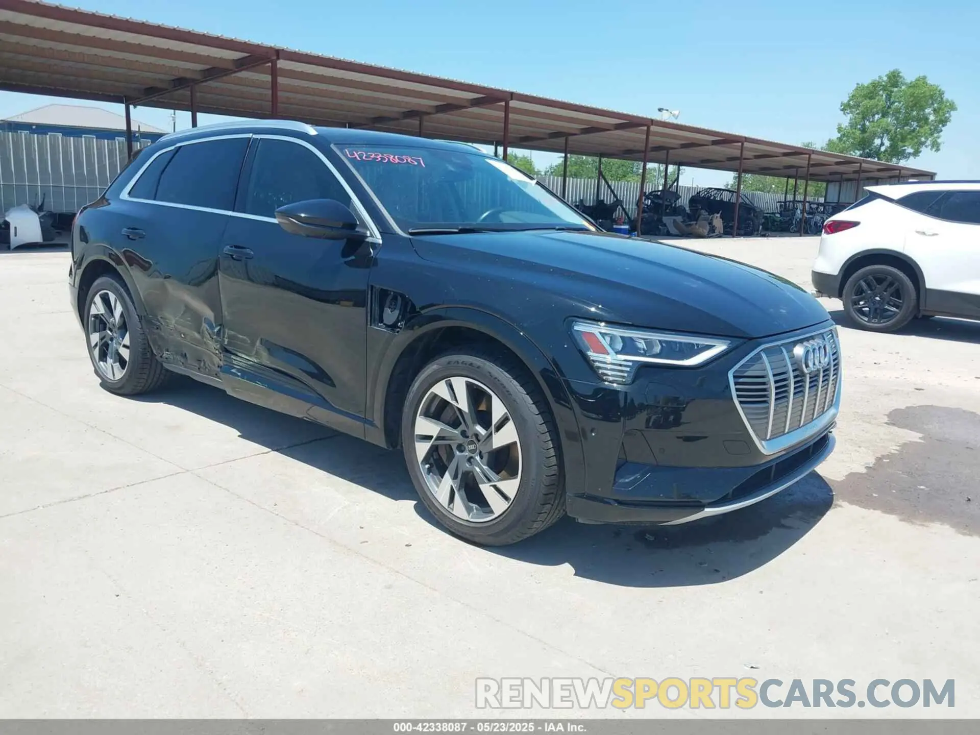 1 Photograph of a damaged car WA1LAAGEXNB010526 AUDI E-TRON 2022