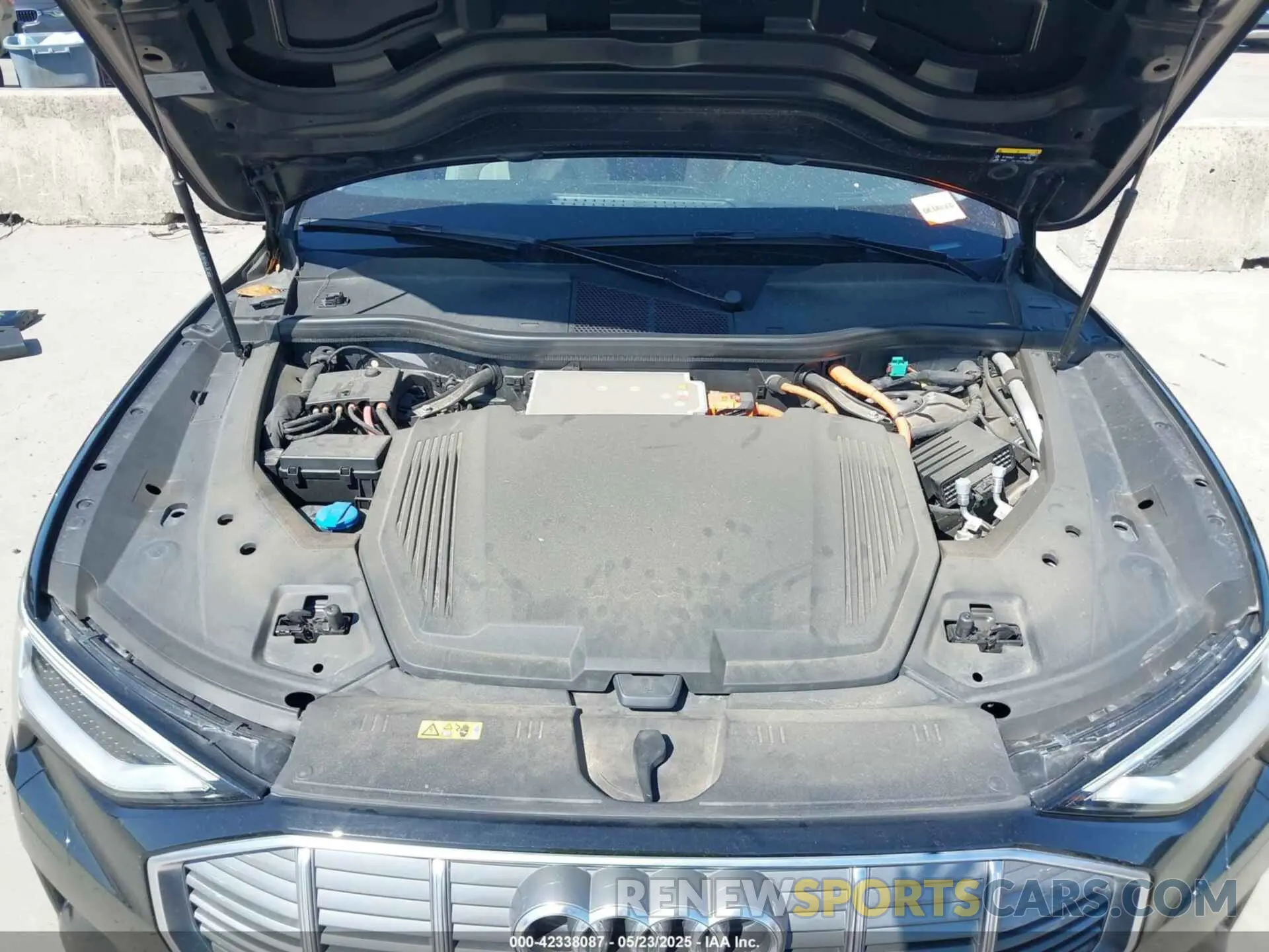 10 Photograph of a damaged car WA1LAAGEXNB010526 AUDI E-TRON 2022