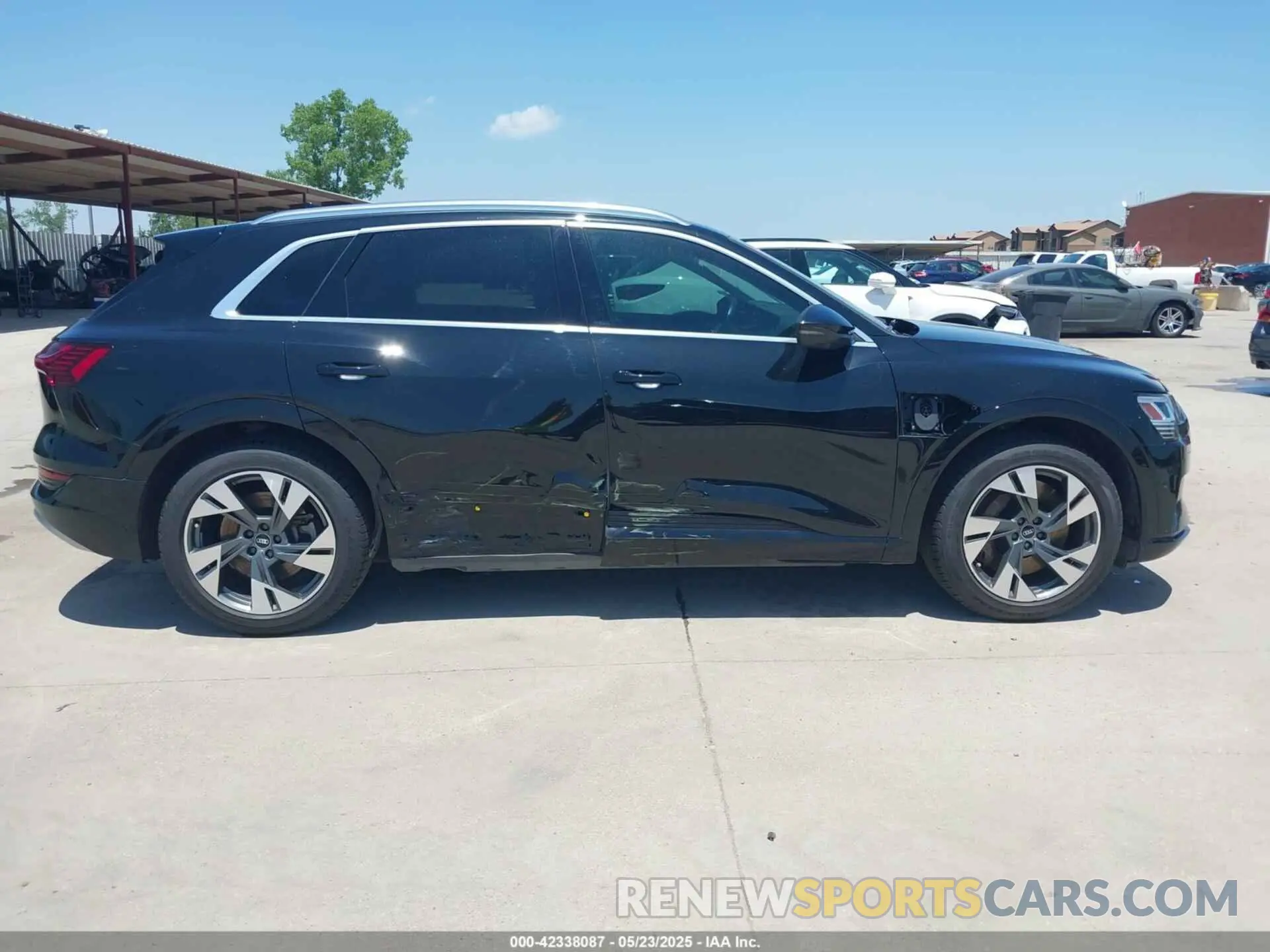 14 Photograph of a damaged car WA1LAAGEXNB010526 AUDI E-TRON 2022