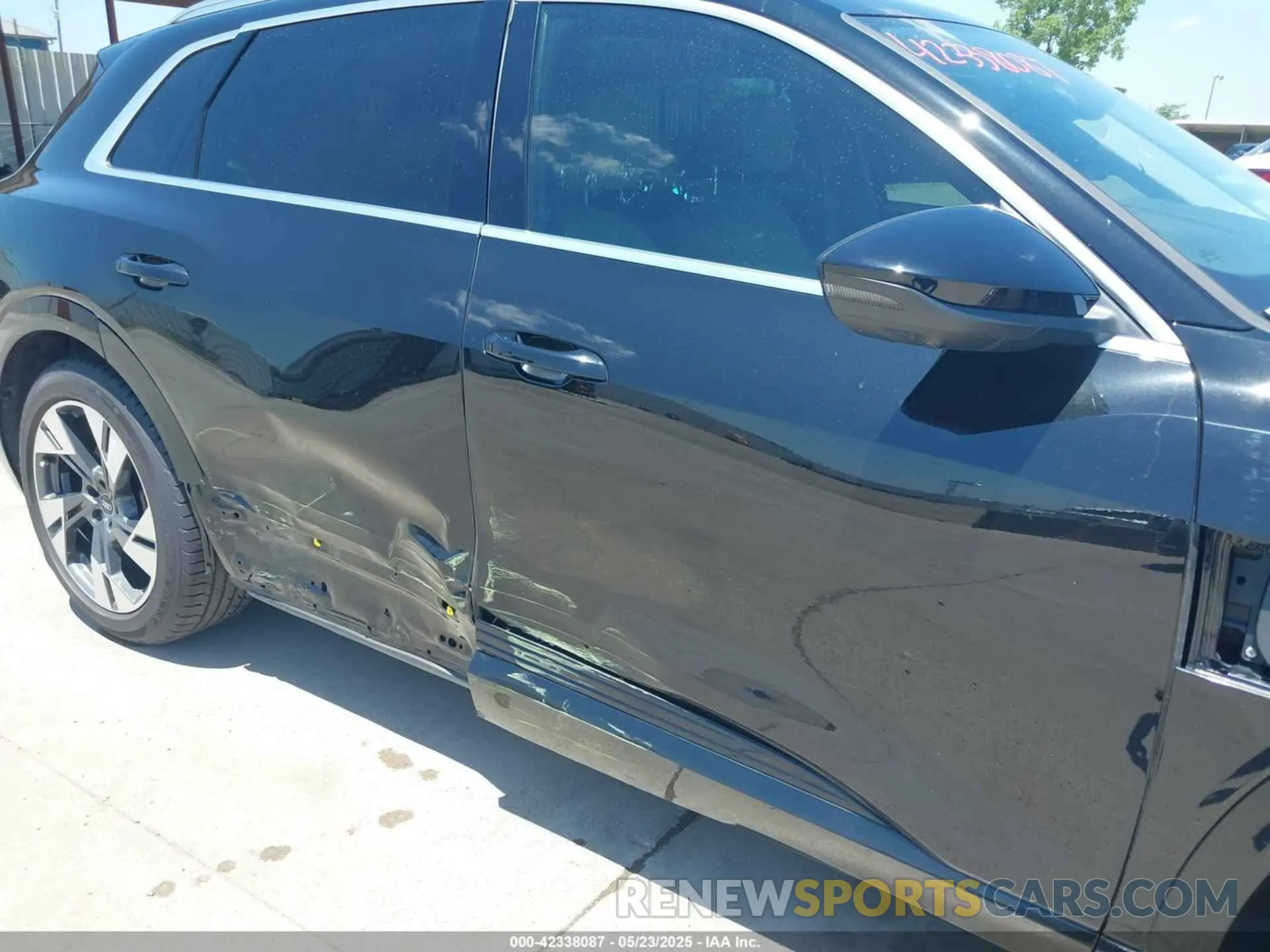 6 Photograph of a damaged car WA1LAAGEXNB010526 AUDI E-TRON 2022