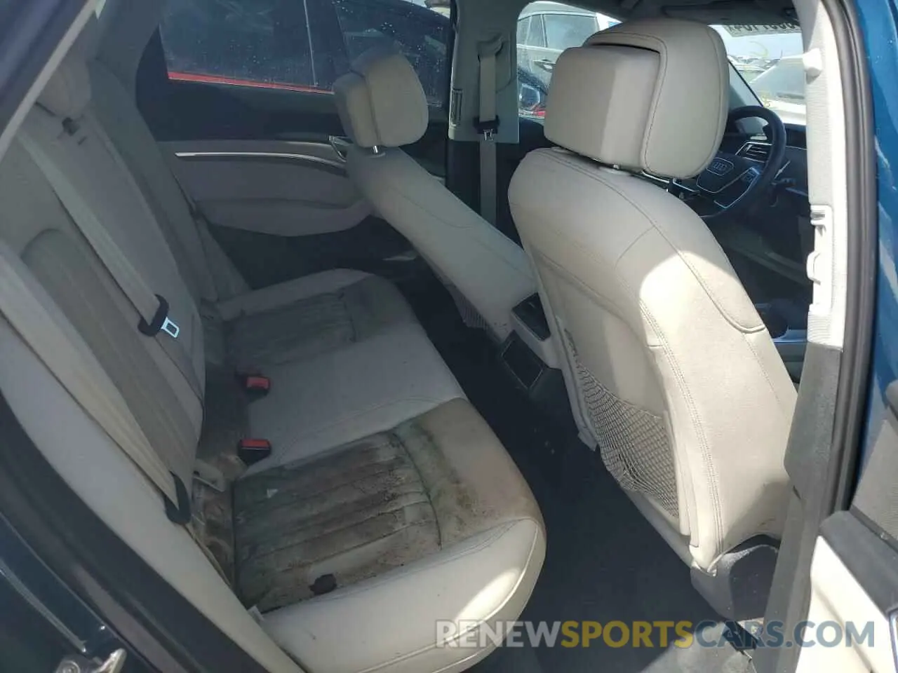 11 Photograph of a damaged car WA1LABGE4NB031250 AUDI E-TRON 2022