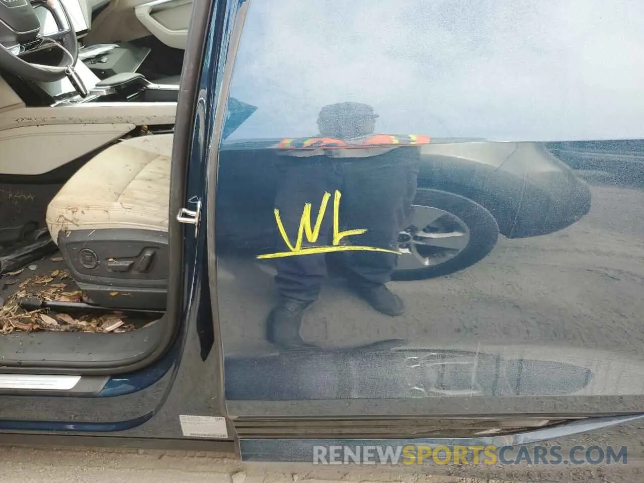 13 Photograph of a damaged car WA1LABGE4NB031250 AUDI E-TRON 2022