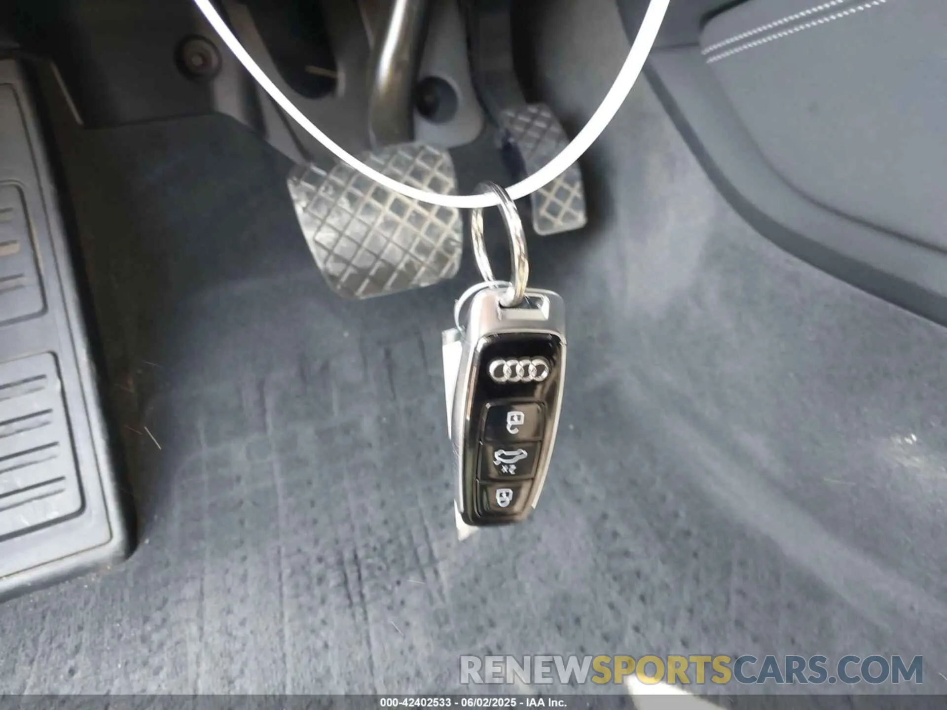 11 Photograph of a damaged car WA1LABGE6NB022565 AUDI E-TRON 2022
