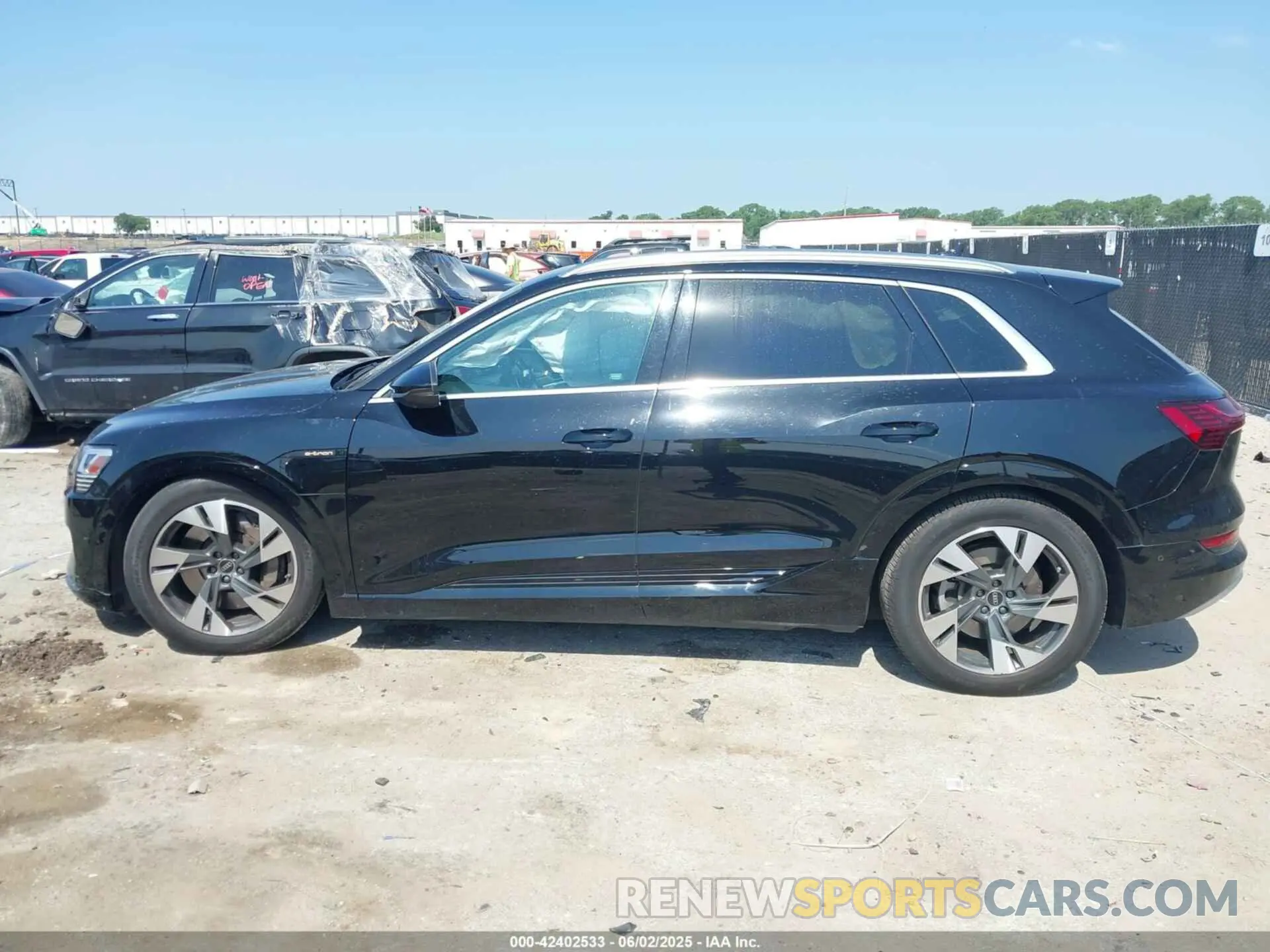 15 Photograph of a damaged car WA1LABGE6NB022565 AUDI E-TRON 2022