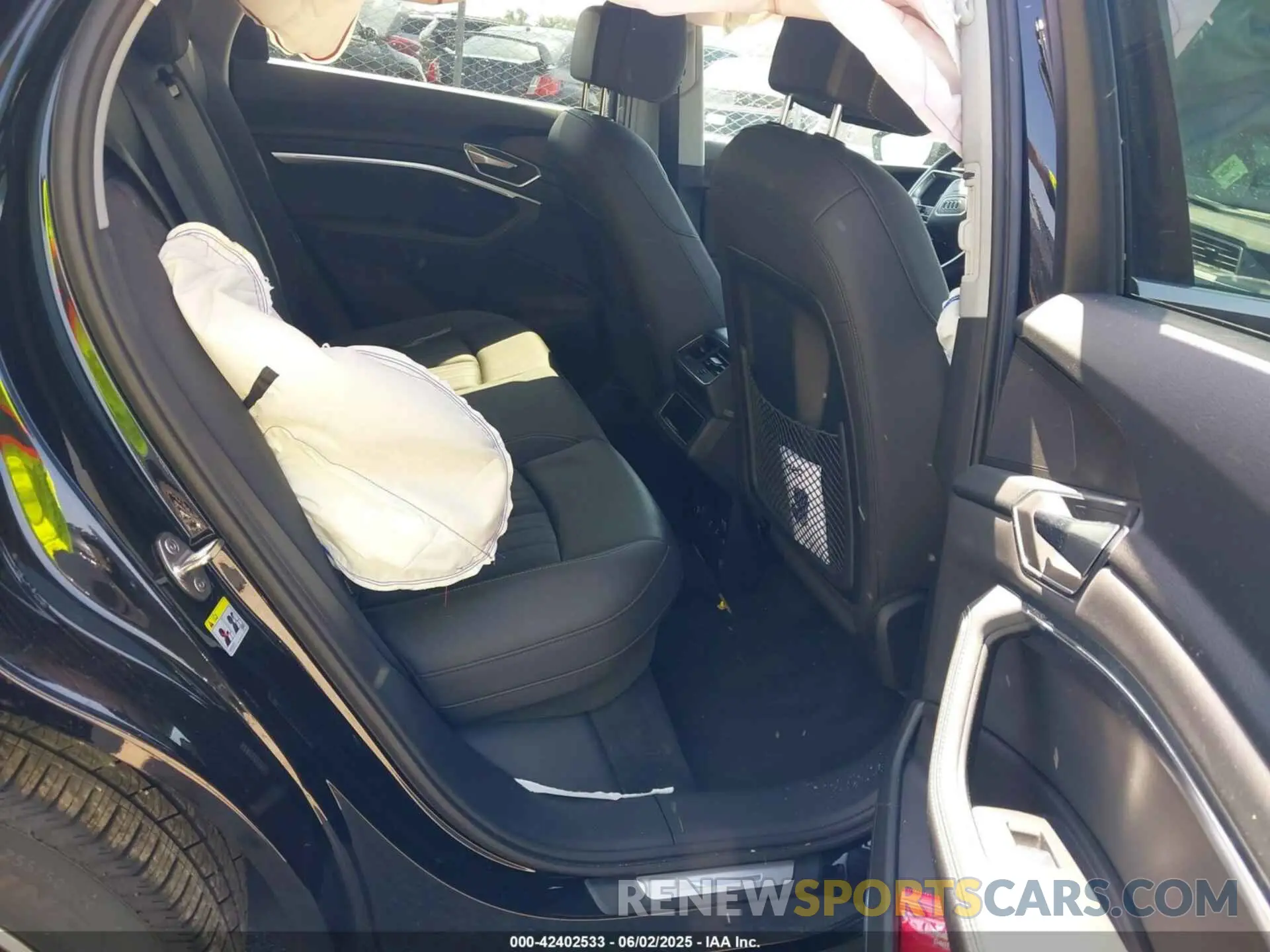 8 Photograph of a damaged car WA1LABGE6NB022565 AUDI E-TRON 2022