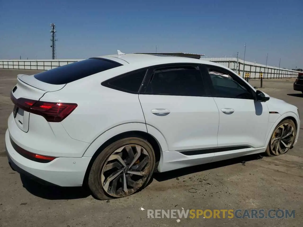 3 Photograph of a damaged car WA12AAGE4PB025635 AUDI E-TRON 2023
