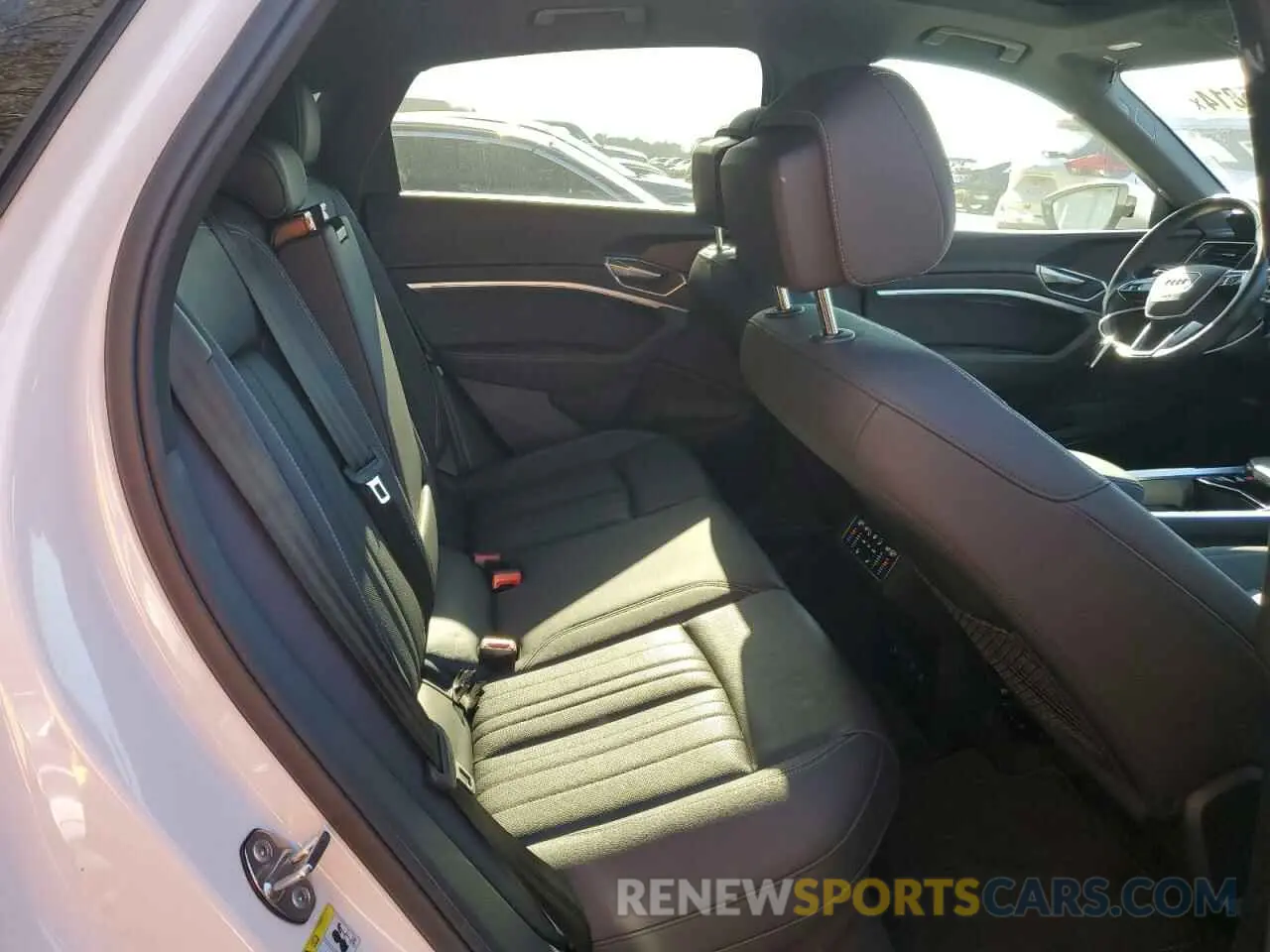 10 Photograph of a damaged car WA12AAGE8PB007462 AUDI E-TRON 2023