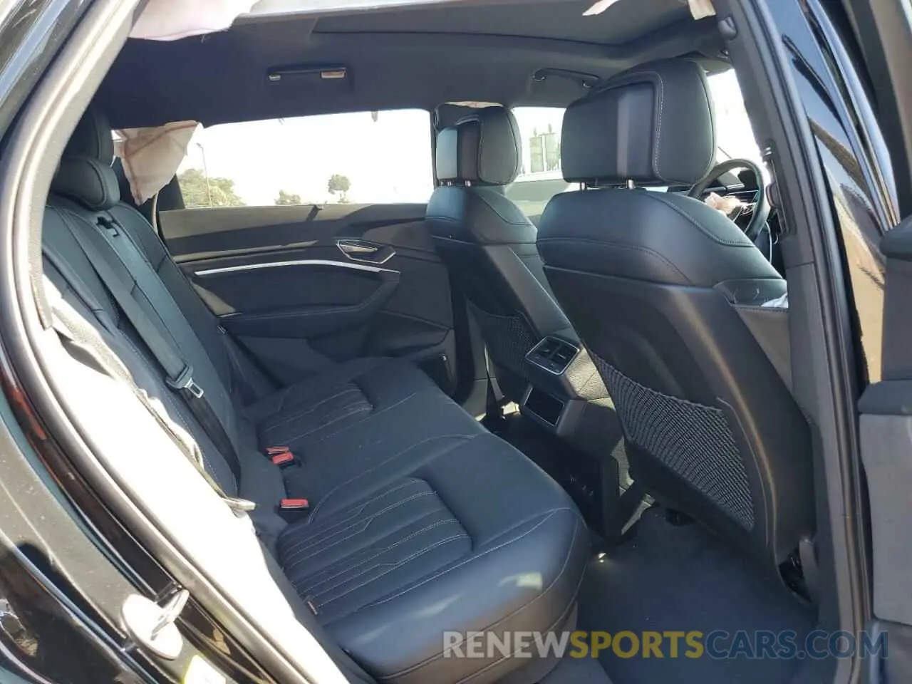 11 Photograph of a damaged car WA1VABGEXNB012047 AUDI E-TRON CHR 2022