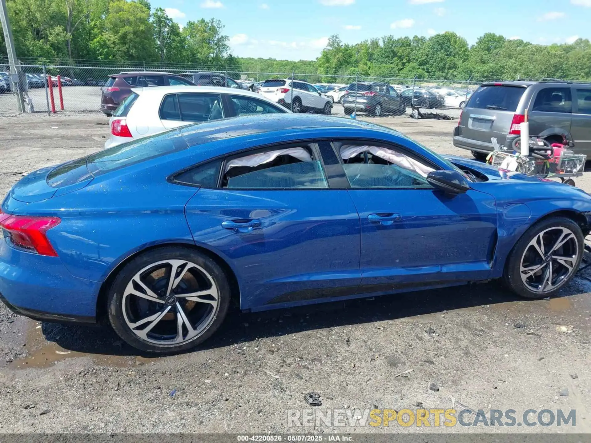 14 Photograph of a damaged car WAUCJBFW1N7005088 AUDI E-TRON GT 2022