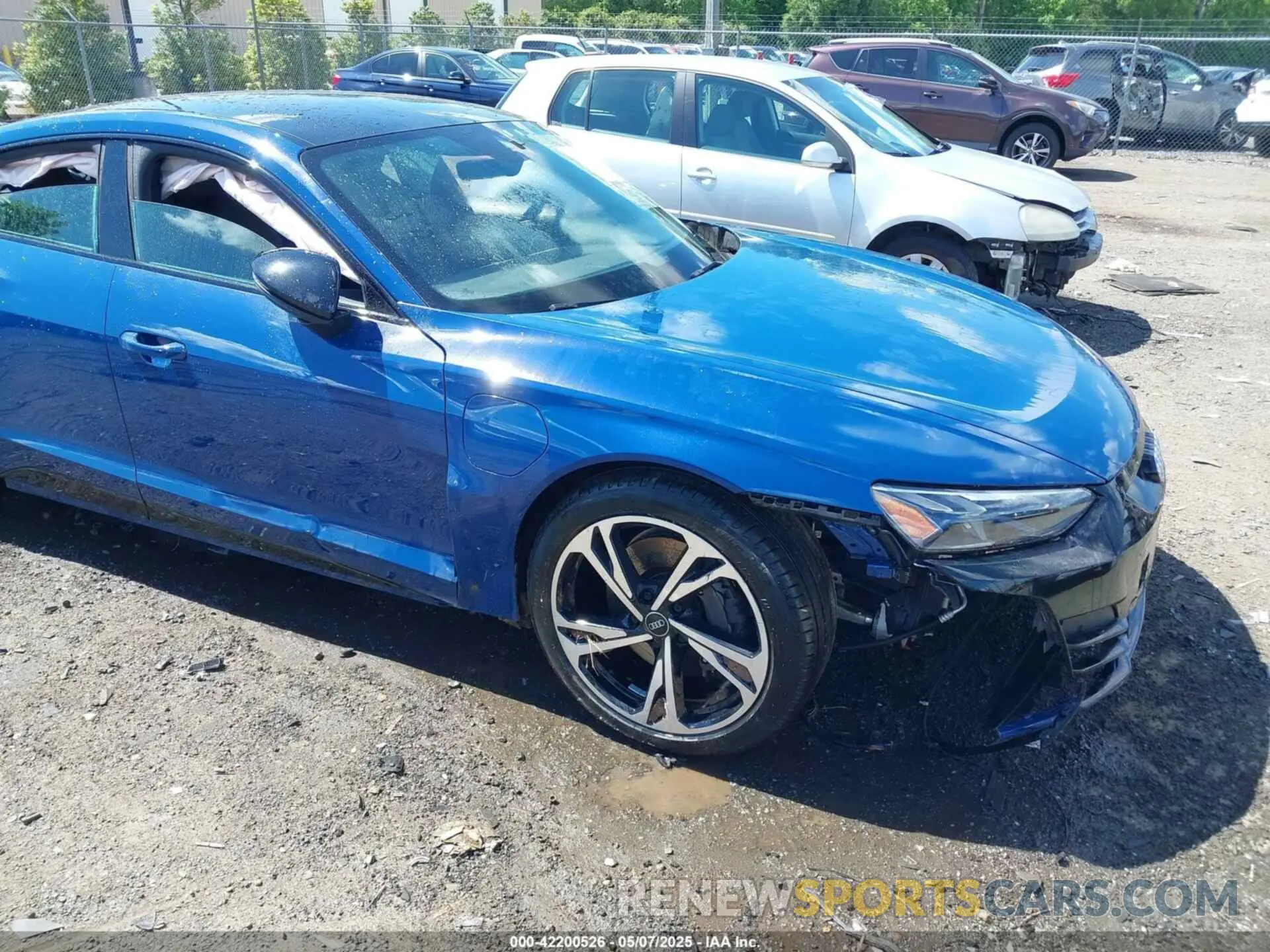 6 Photograph of a damaged car WAUCJBFW1N7005088 AUDI E-TRON GT 2022
