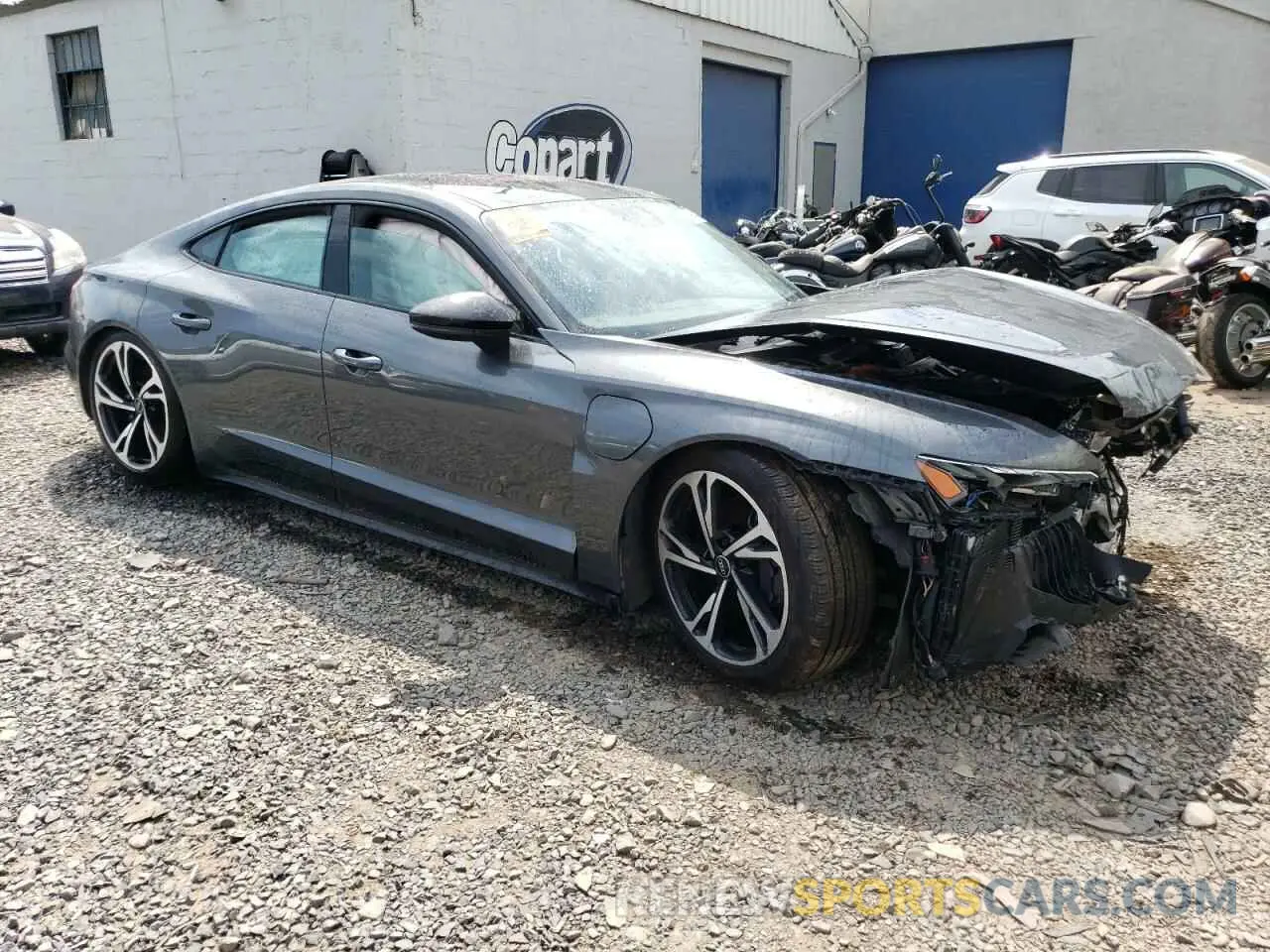 4 Photograph of a damaged car WAUCJBFW5N7004381 AUDI E-TRON GT 2022