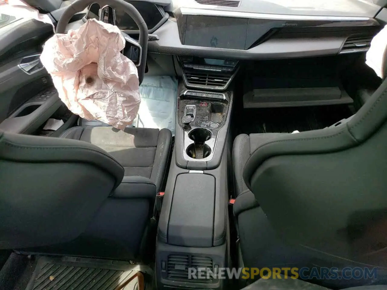 8 Photograph of a damaged car WAUCJBFW5N7004381 AUDI E-TRON GT 2022