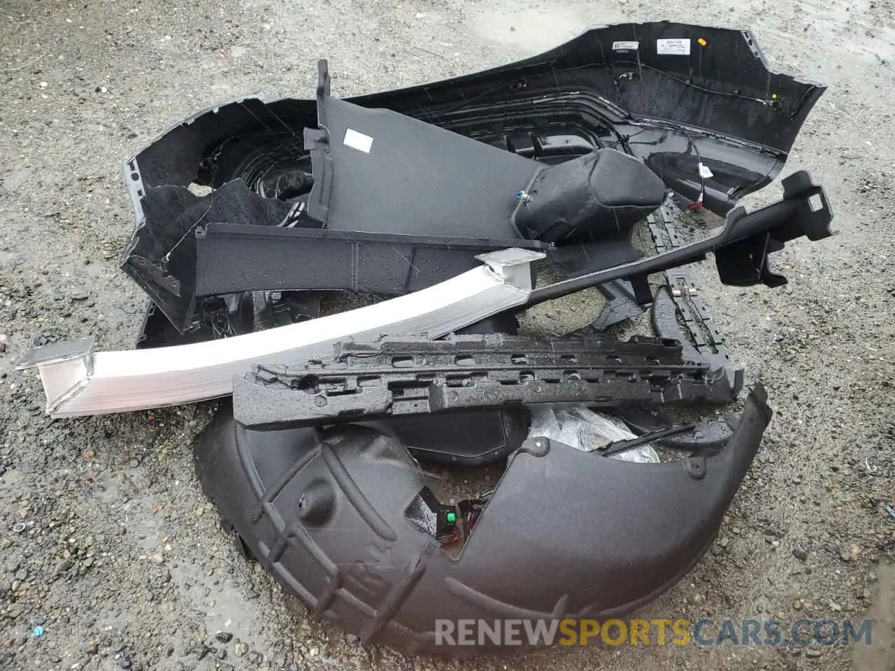12 Photograph of a damaged car WAUEJBFW6N7000932 AUDI E-TRON GT 2022
