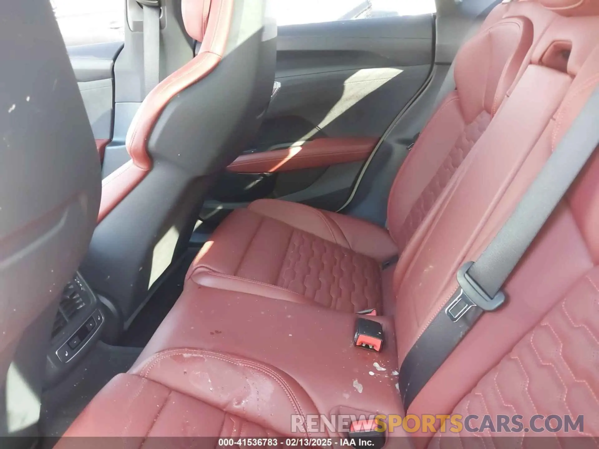 8 Photograph of a damaged car WAUEJBFWXN7009696 AUDI E-TRON GT 2022