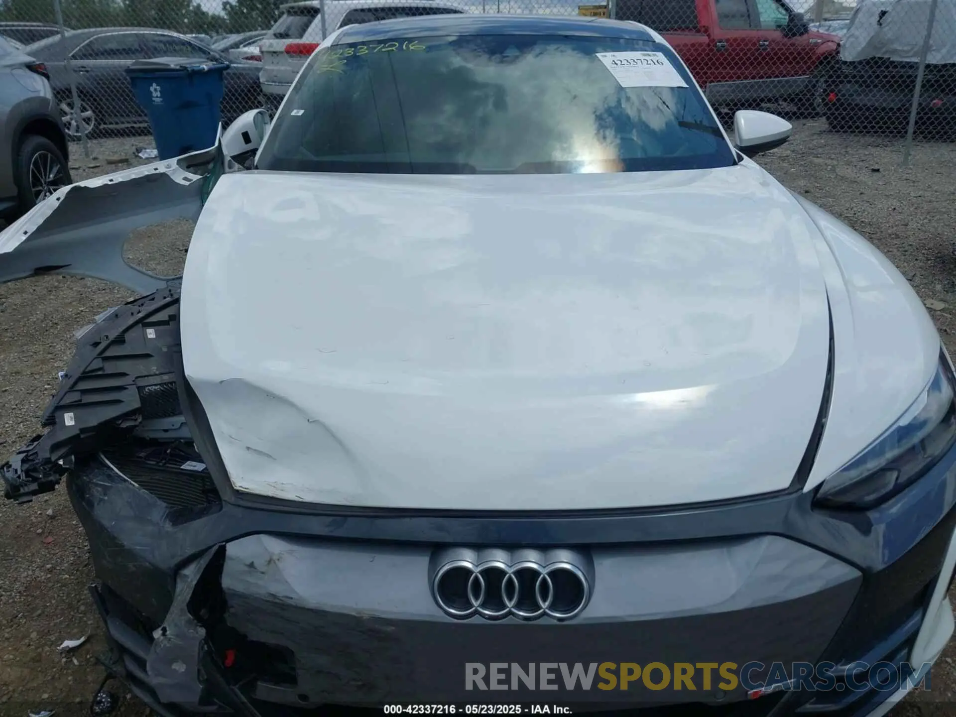 10 Photograph of a damaged car WAUFJBFW2N7005288 AUDI E-TRON GT 2022