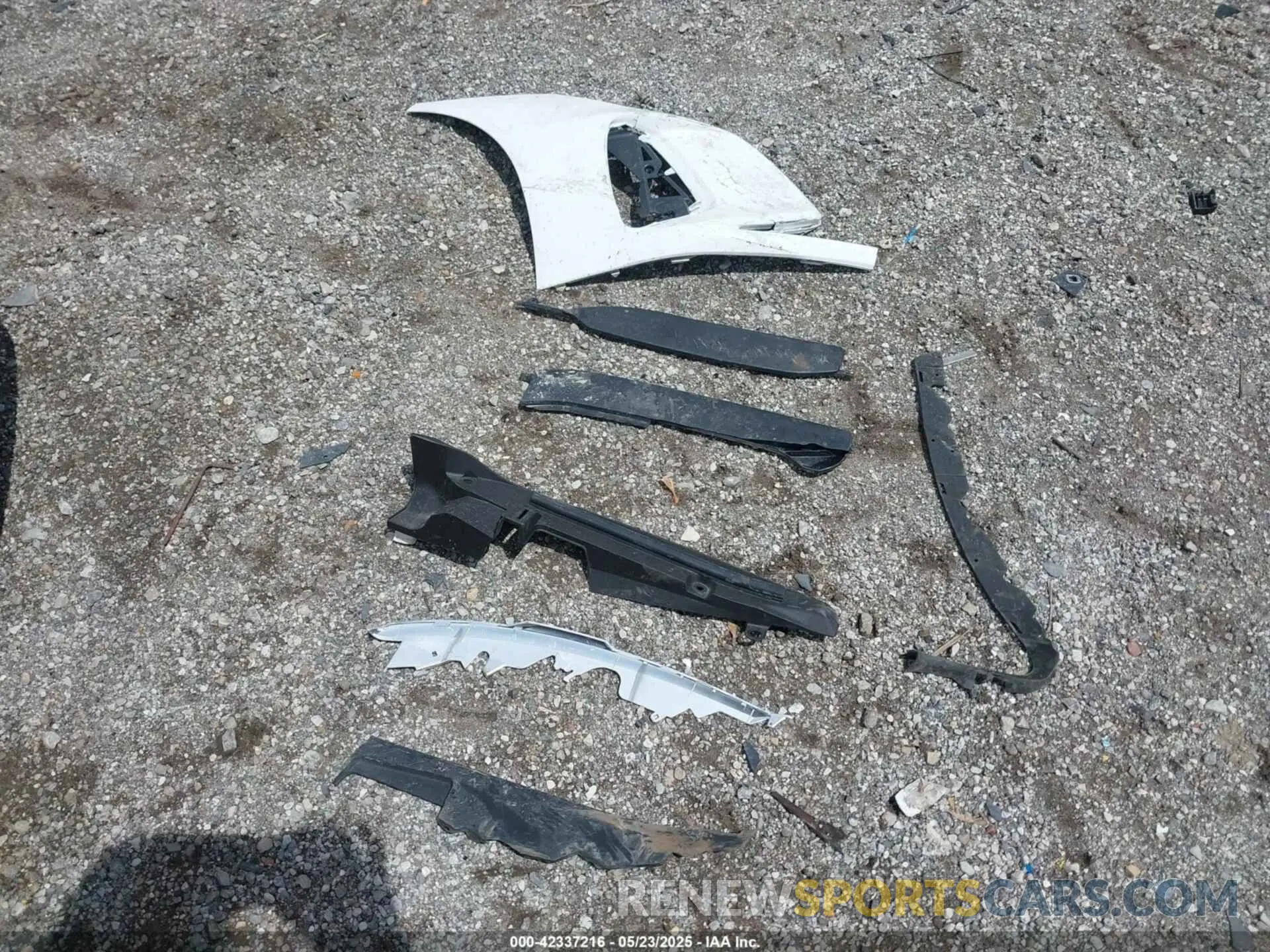 12 Photograph of a damaged car WAUFJBFW2N7005288 AUDI E-TRON GT 2022