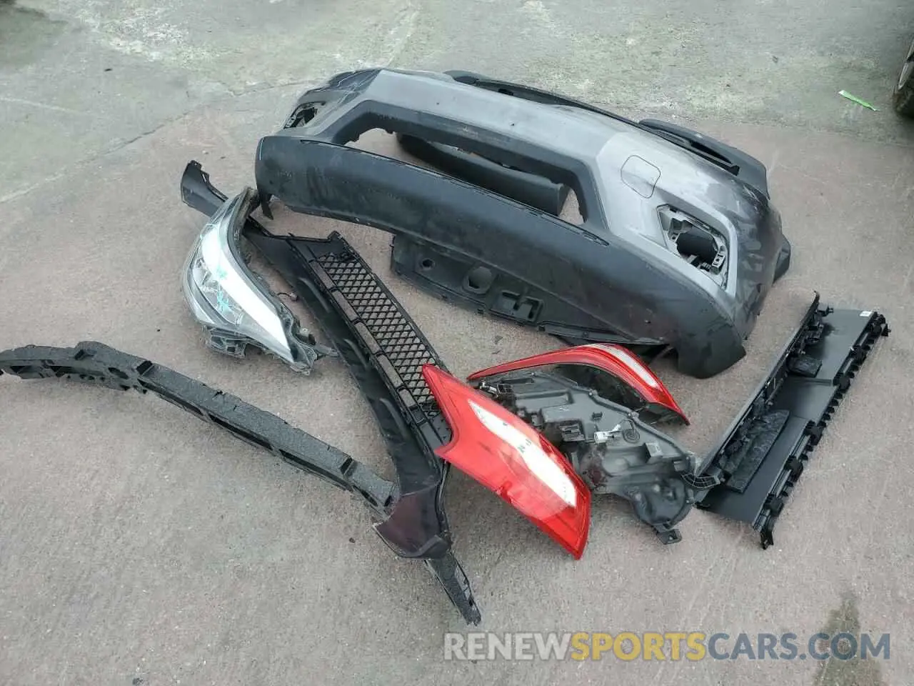 12 Photograph of a damaged car WAUFJBFW3N7010368 AUDI E-TRON GT 2022