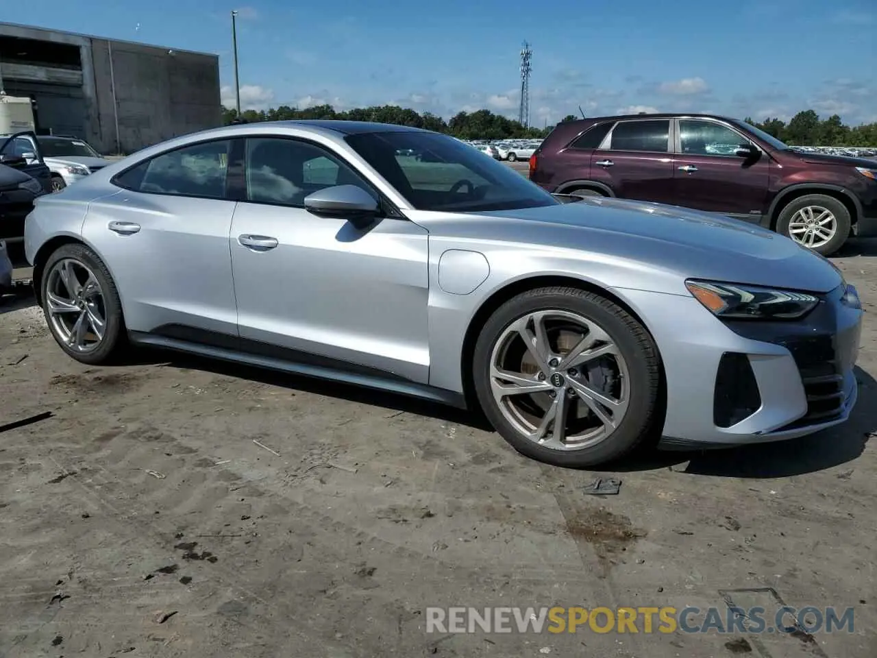 4 Photograph of a damaged car WAUFJBFW8N7006591 AUDI E-TRON GT 2022