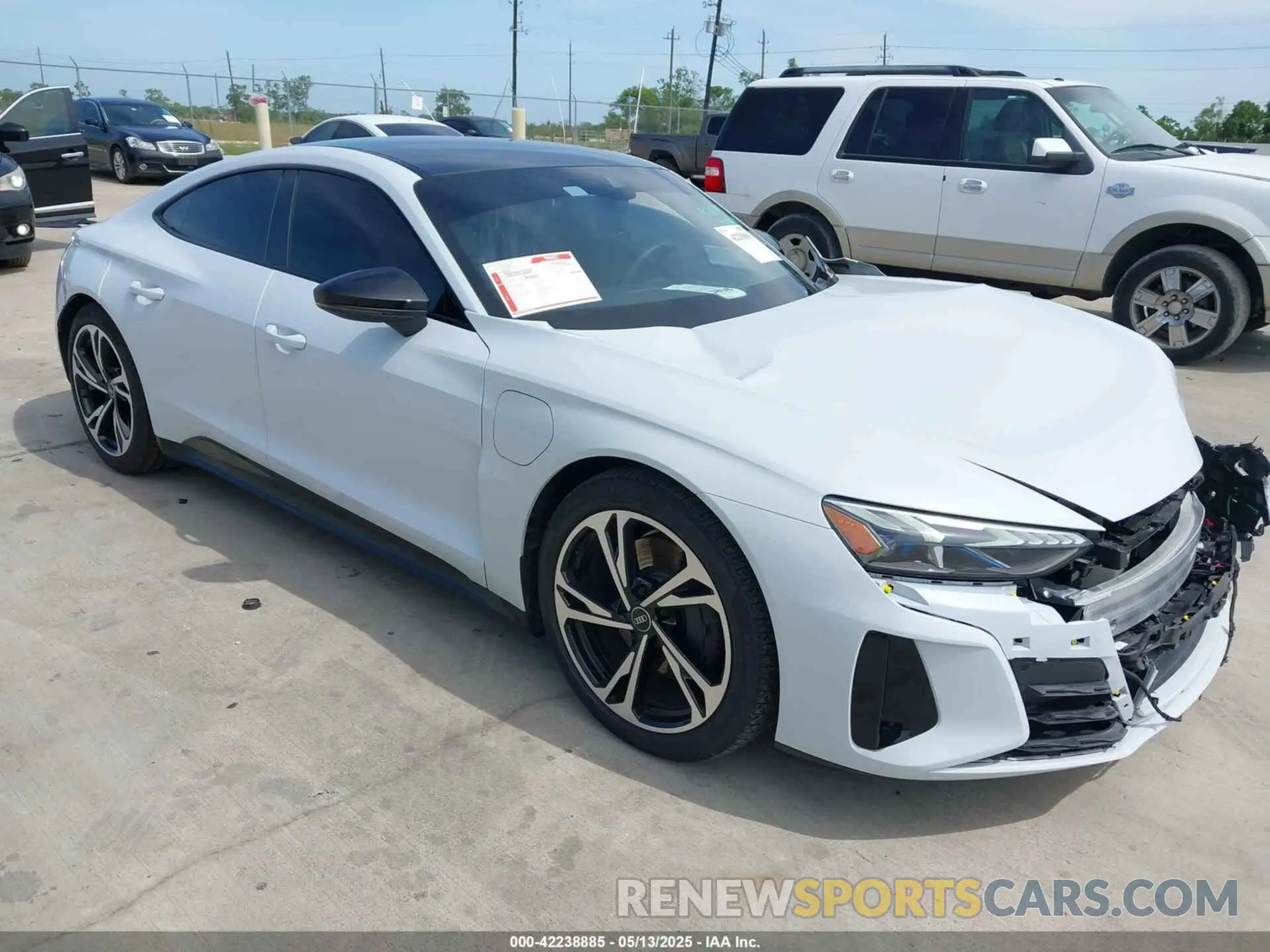 1 Photograph of a damaged car WAUCJBFWXP7000992 AUDI E-TRON GT 2023