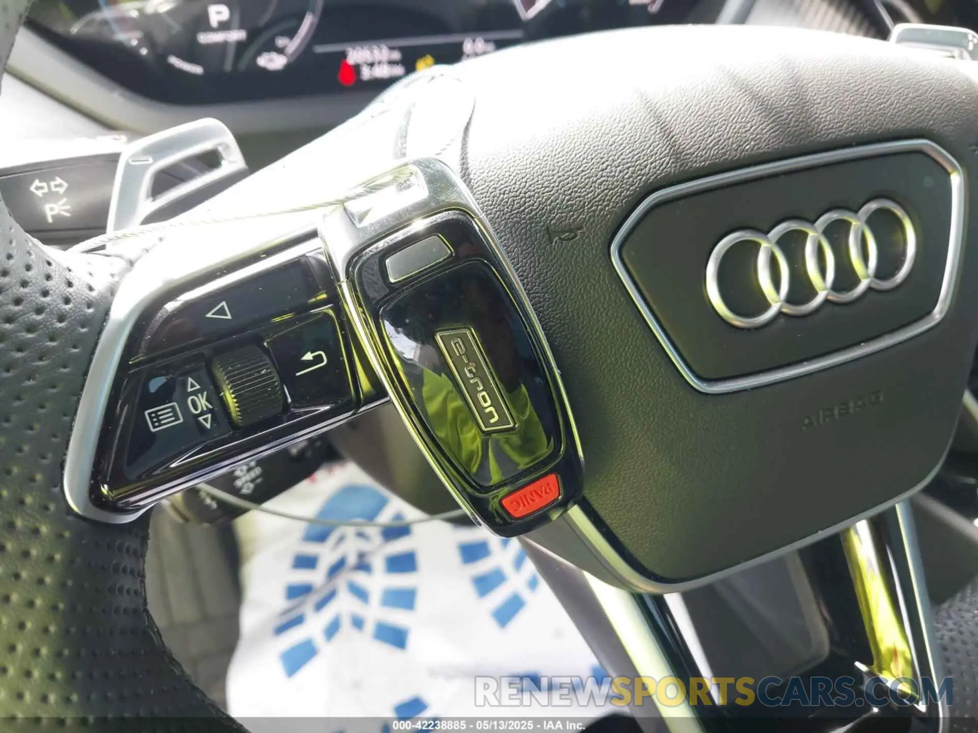 11 Photograph of a damaged car WAUCJBFWXP7000992 AUDI E-TRON GT 2023