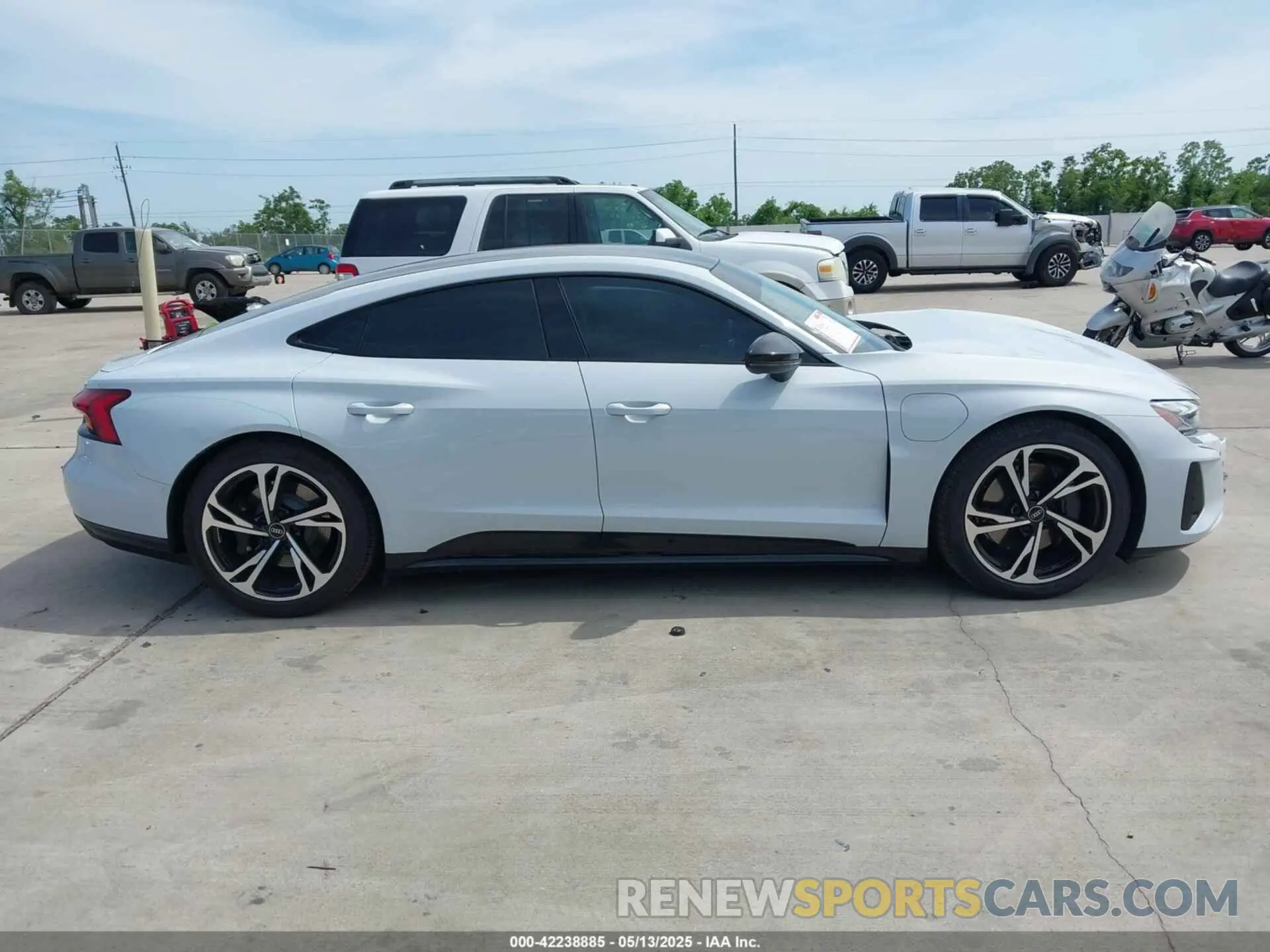 13 Photograph of a damaged car WAUCJBFWXP7000992 AUDI E-TRON GT 2023