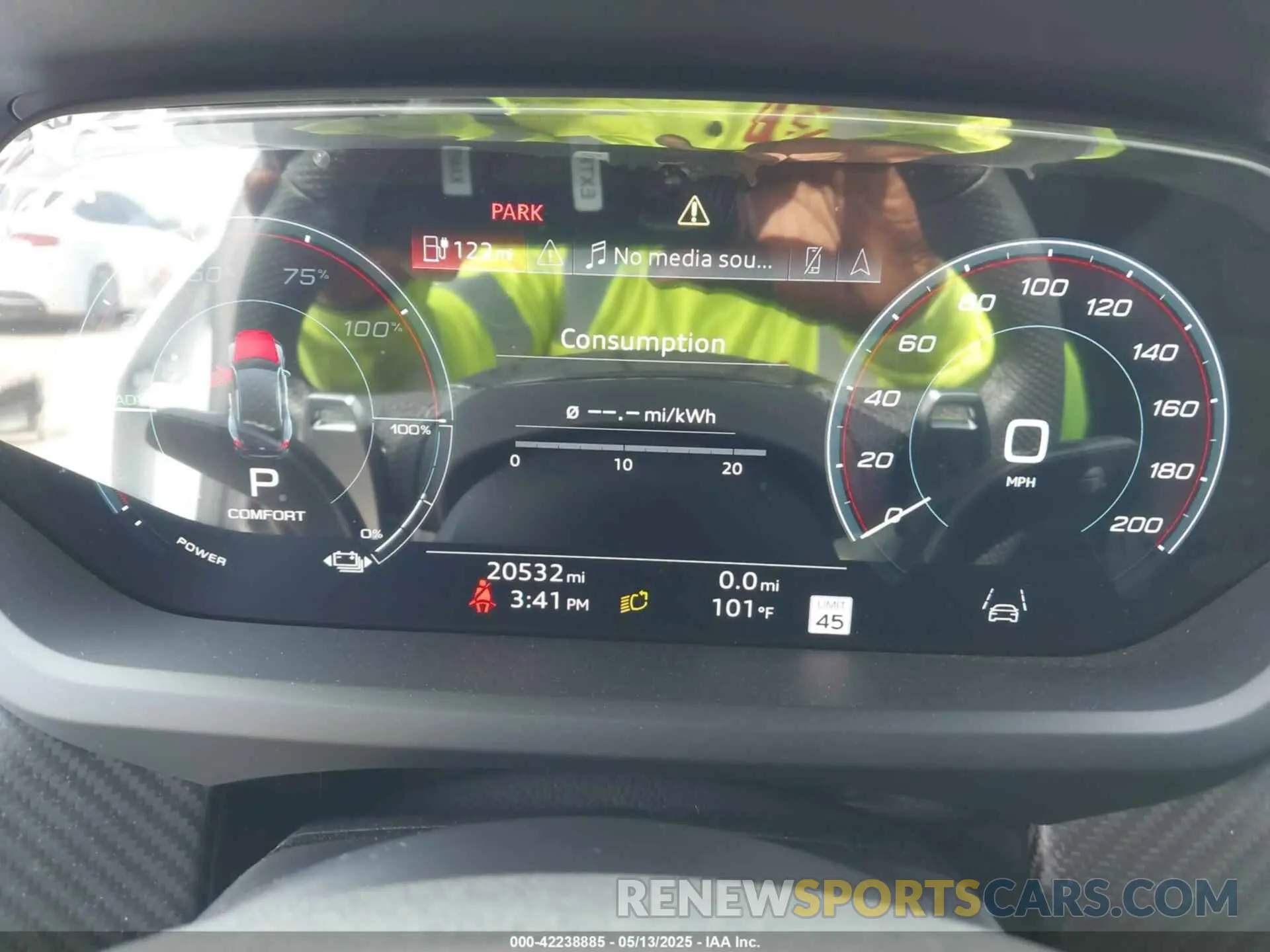 7 Photograph of a damaged car WAUCJBFWXP7000992 AUDI E-TRON GT 2023
