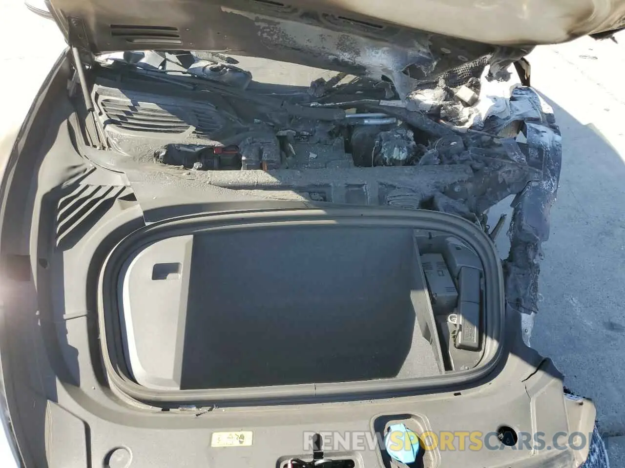 11 Photograph of a damaged car WAUFJBFW6R7002867 AUDI E-TRON GT 2024