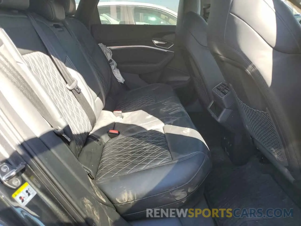 11 Photograph of a damaged car WA1VCBGE5NB039991 AUDI E-TRON S P 2022