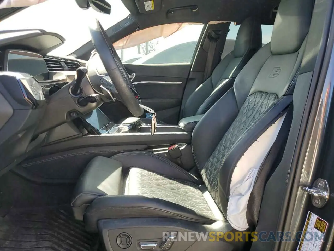 7 Photograph of a damaged car WA1VCBGE5NB039991 AUDI E-TRON S P 2022