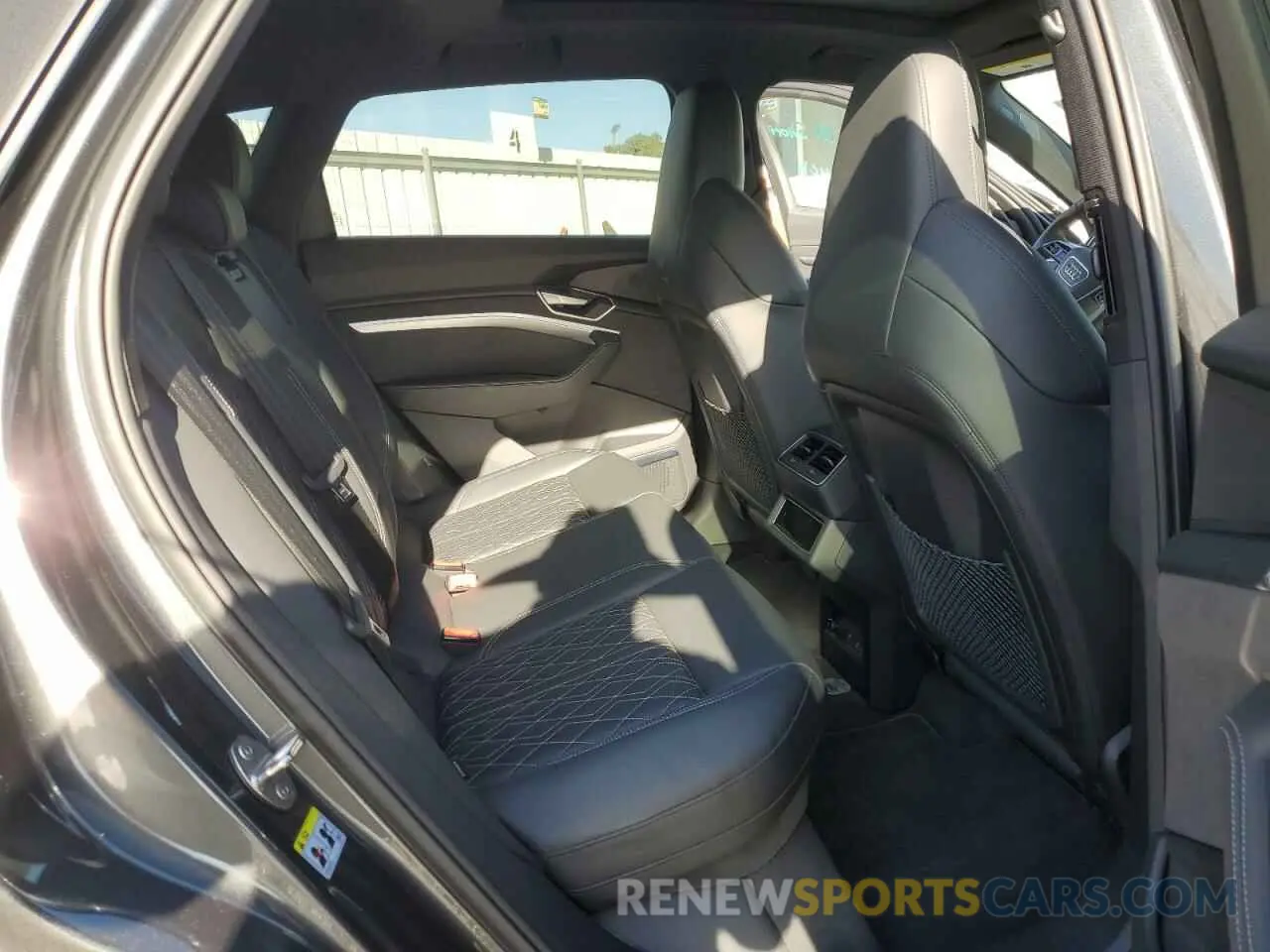 10 Photograph of a damaged car WA1ACBGEXPB010570 AUDI E-TRON S P 2023