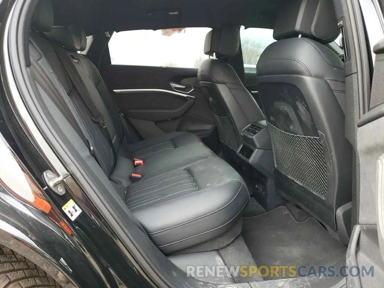 11 Photograph of a damaged car WA11CAGE2NB027418 AUDI E-TRON S S 2022