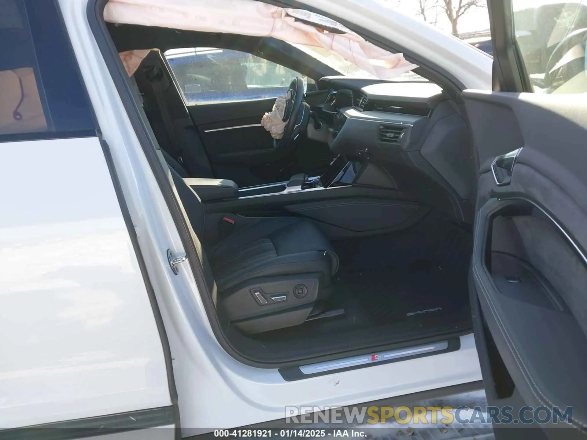 5 Photograph of a damaged car WA13CBGE4NB044350 AUDI E-TRON S SPORTBACK 2022