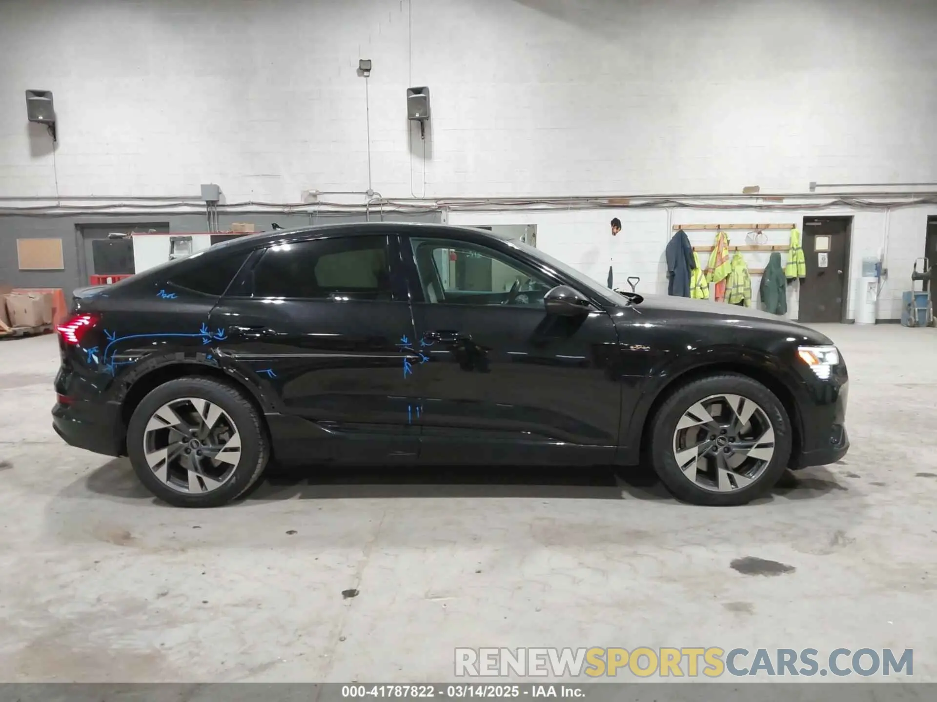 13 Photograph of a damaged car WA11AAGE7MB037141 AUDI E-TRON SPORTBACK 2021