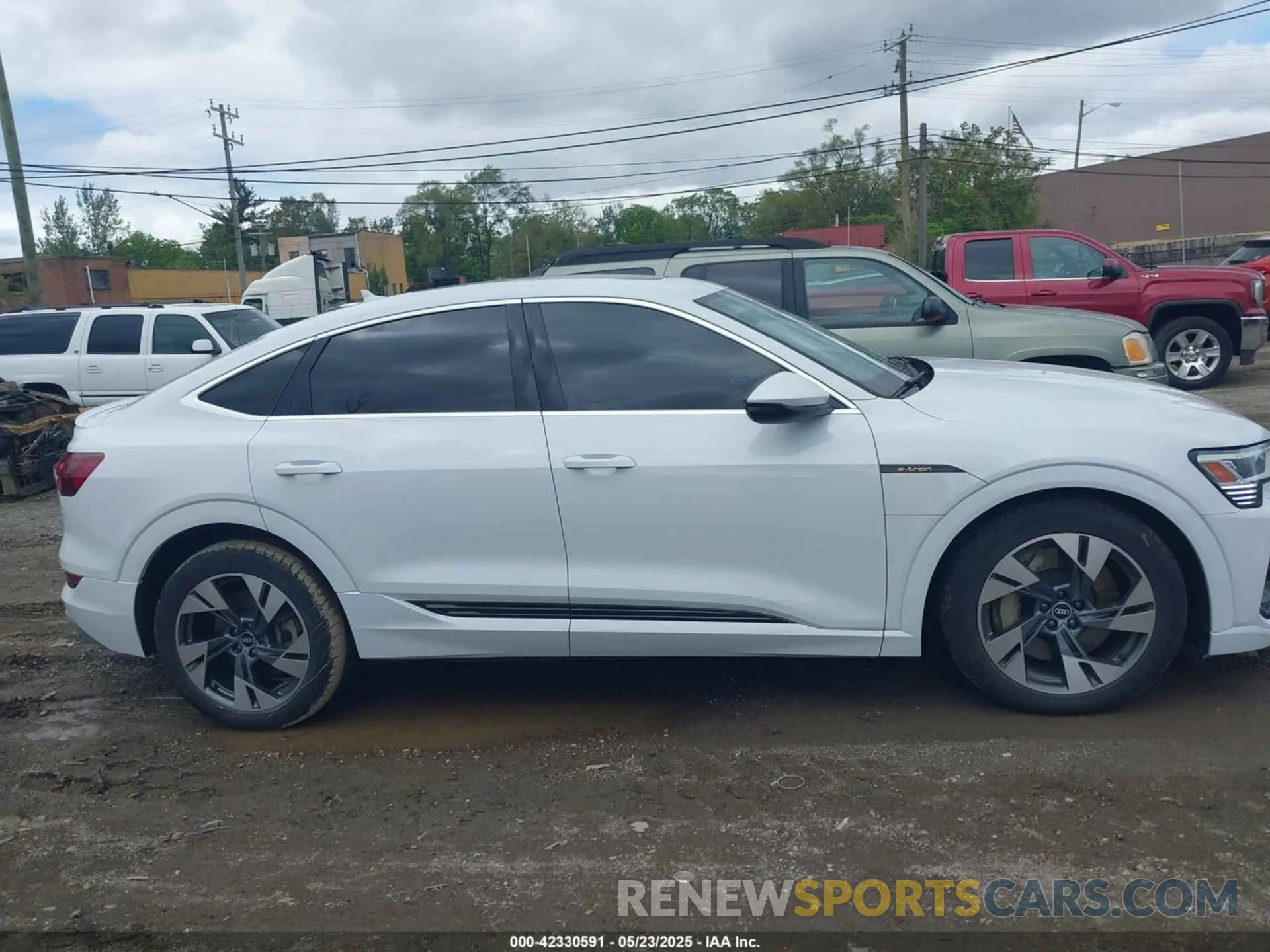 13 Photograph of a damaged car WA11AAGE9MB009888 AUDI E-TRON SPORTBACK 2021