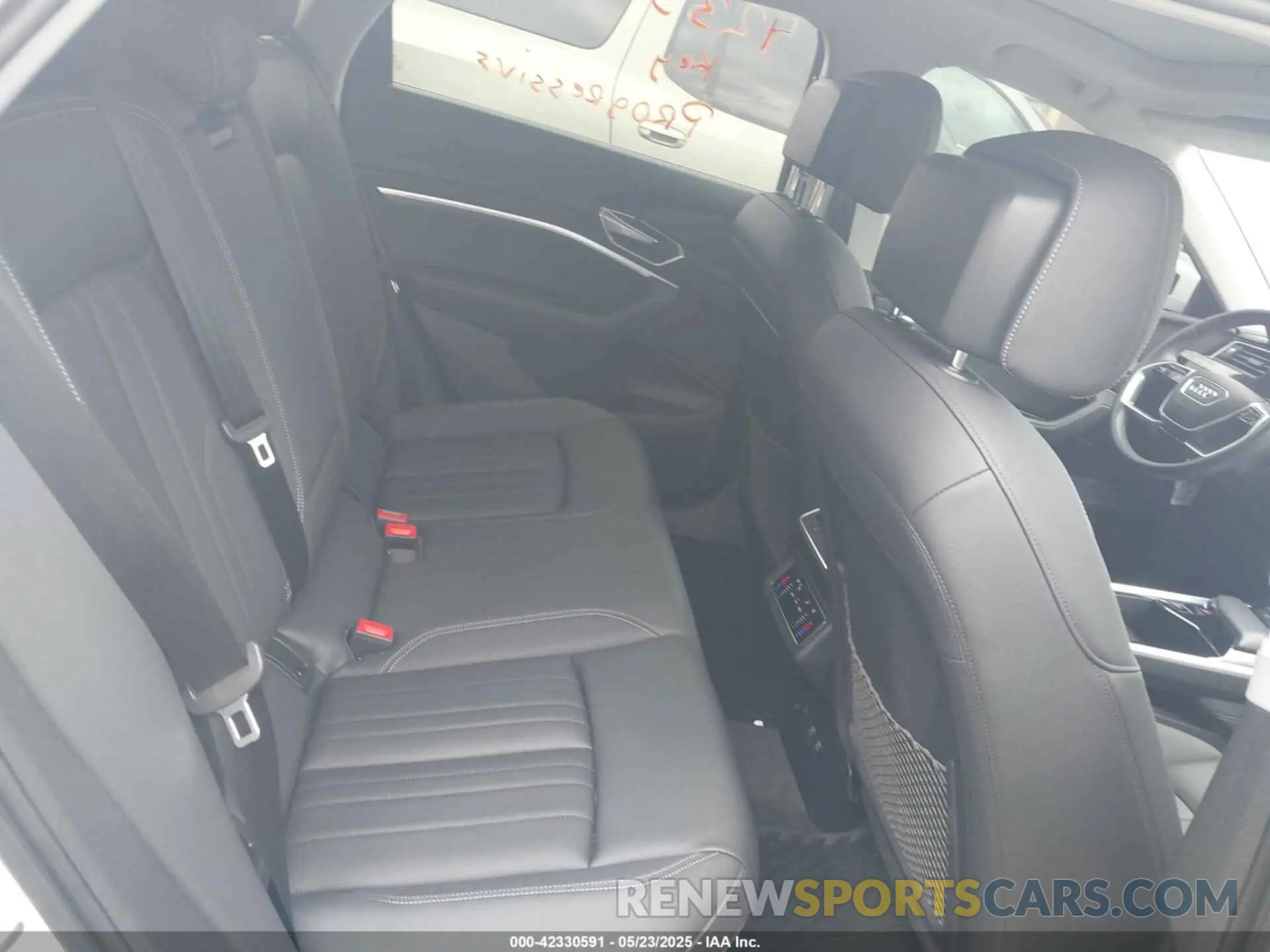 8 Photograph of a damaged car WA11AAGE9MB009888 AUDI E-TRON SPORTBACK 2021