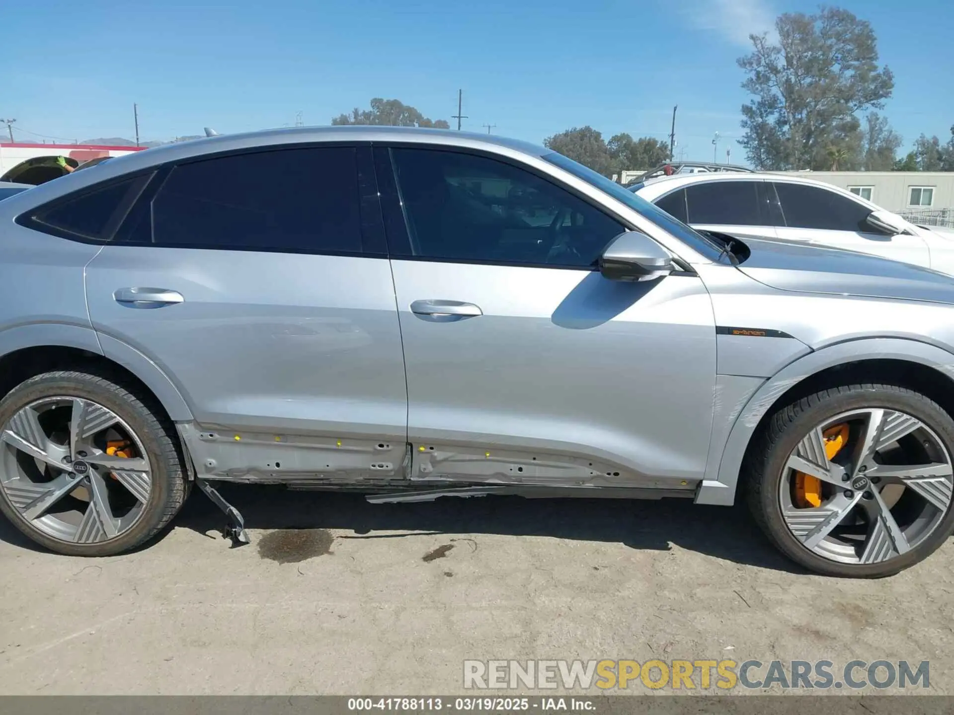14 Photograph of a damaged car WA13AAGE3NB037647 AUDI E-TRON SPORTBACK 2022