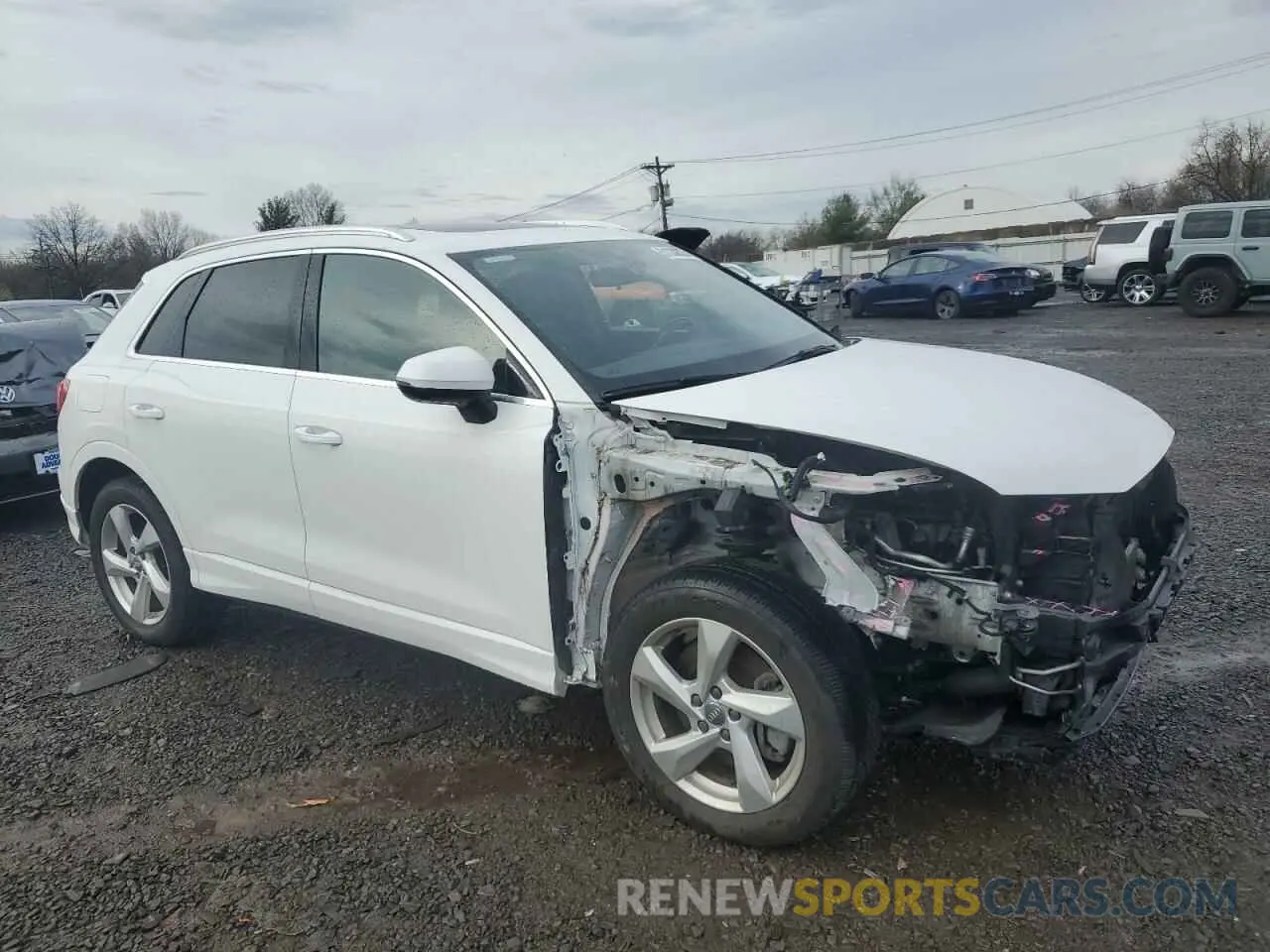 4 Photograph of a damaged car WA1AECF31K1082837 AUDI Q3 2019