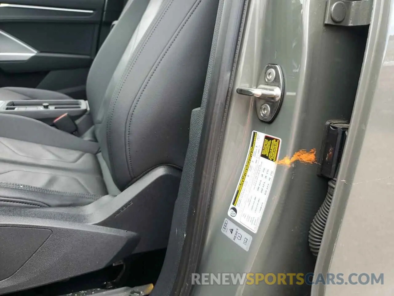 13 Photograph of a damaged car WA1AECF32K1067831 AUDI Q3 2019
