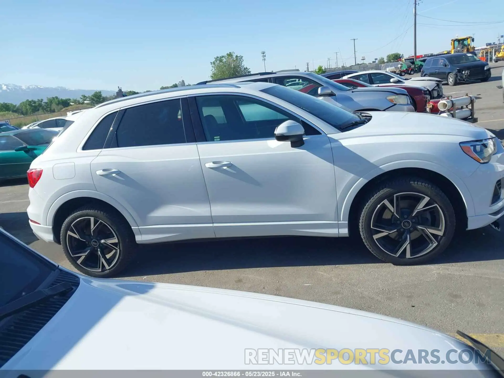 13 Photograph of a damaged car WA1AECF32K1072625 AUDI Q3 2019
