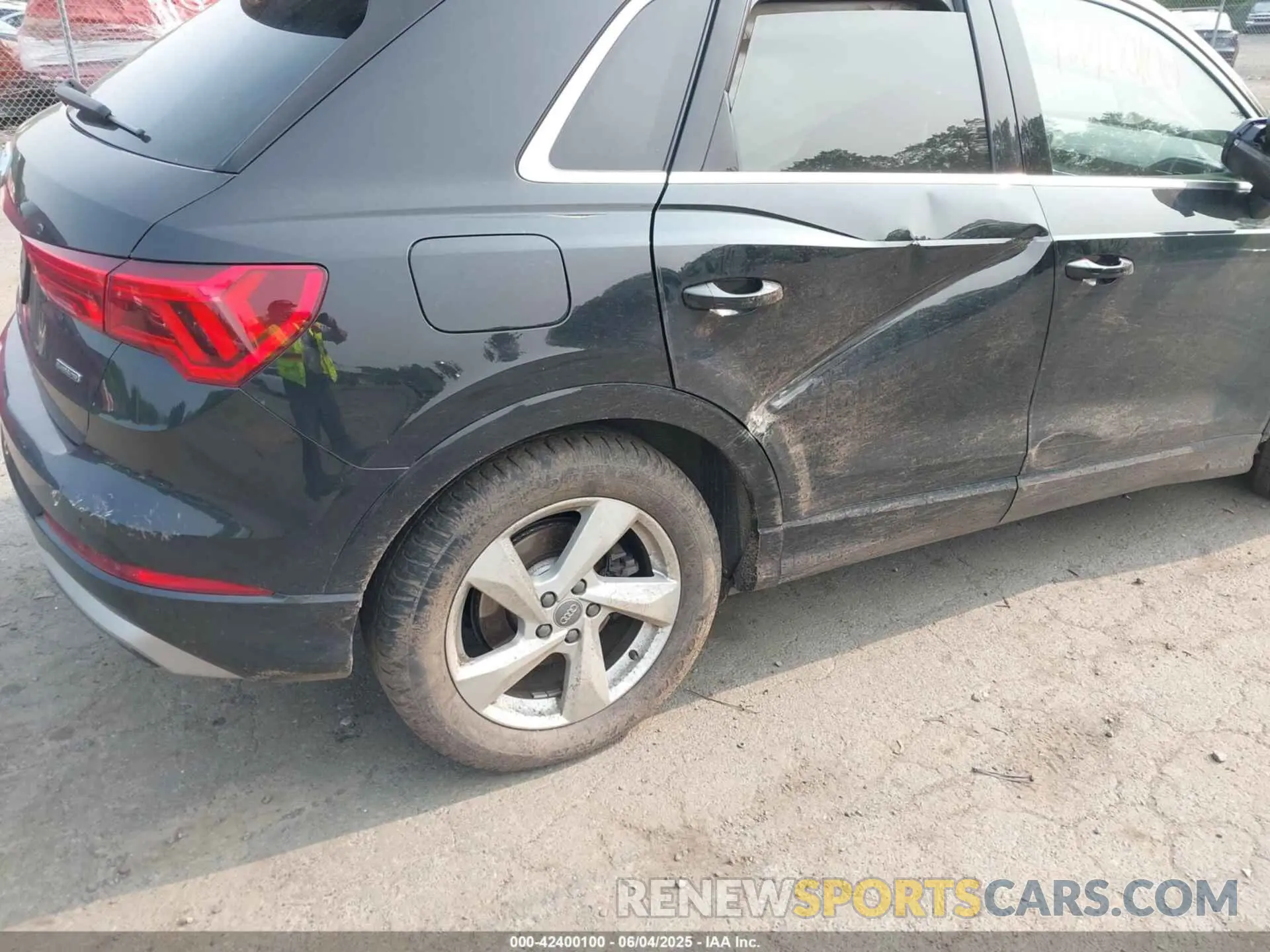 18 Photograph of a damaged car WA1AECF34K1080063 AUDI Q3 2019
