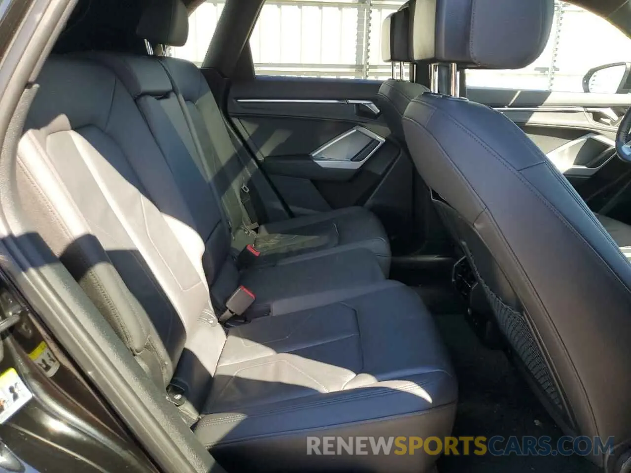 11 Photograph of a damaged car WA1AECF3XK1076650 AUDI Q3 2019